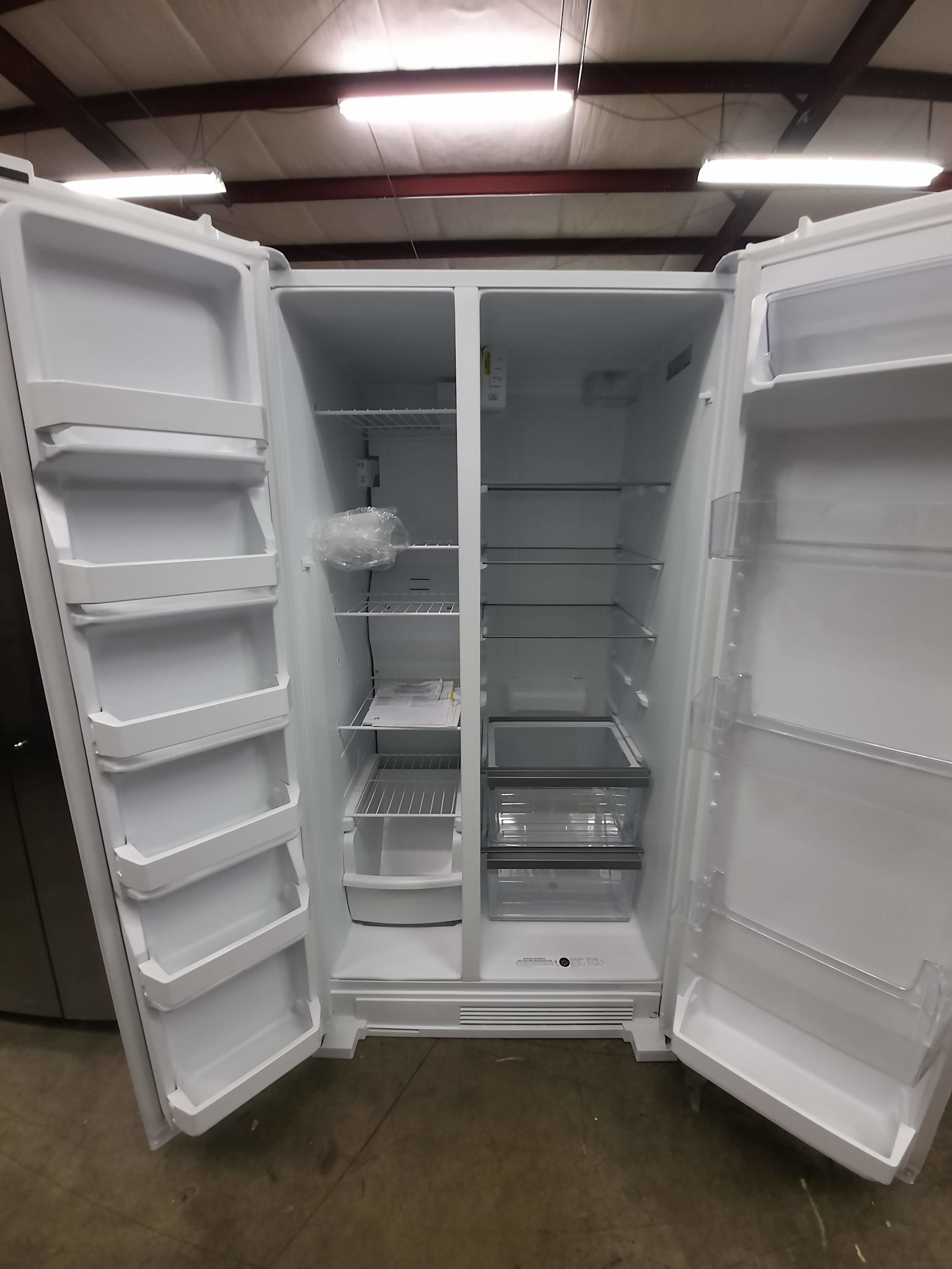 Whirlpool *WRS315SNHW Whirlpool 25.1-cu ft Standard-Depth 36-in Wide Side-by-Side Refrigerator ( White )