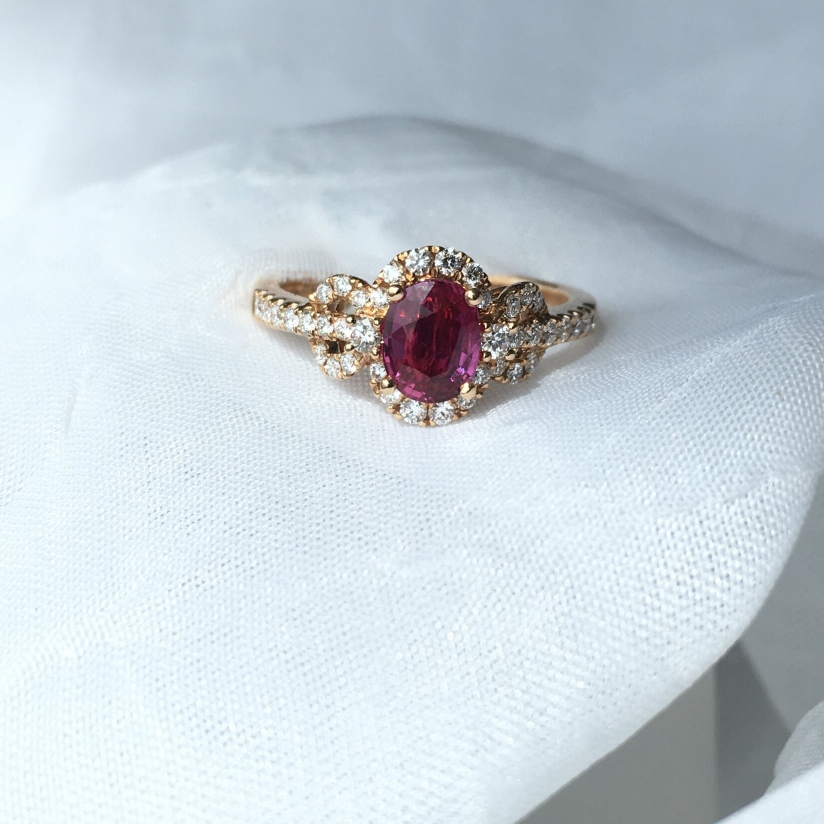 Franklin Jewelers 18kt R 0.89ct Ruby and 0.39ct Diamond Ring