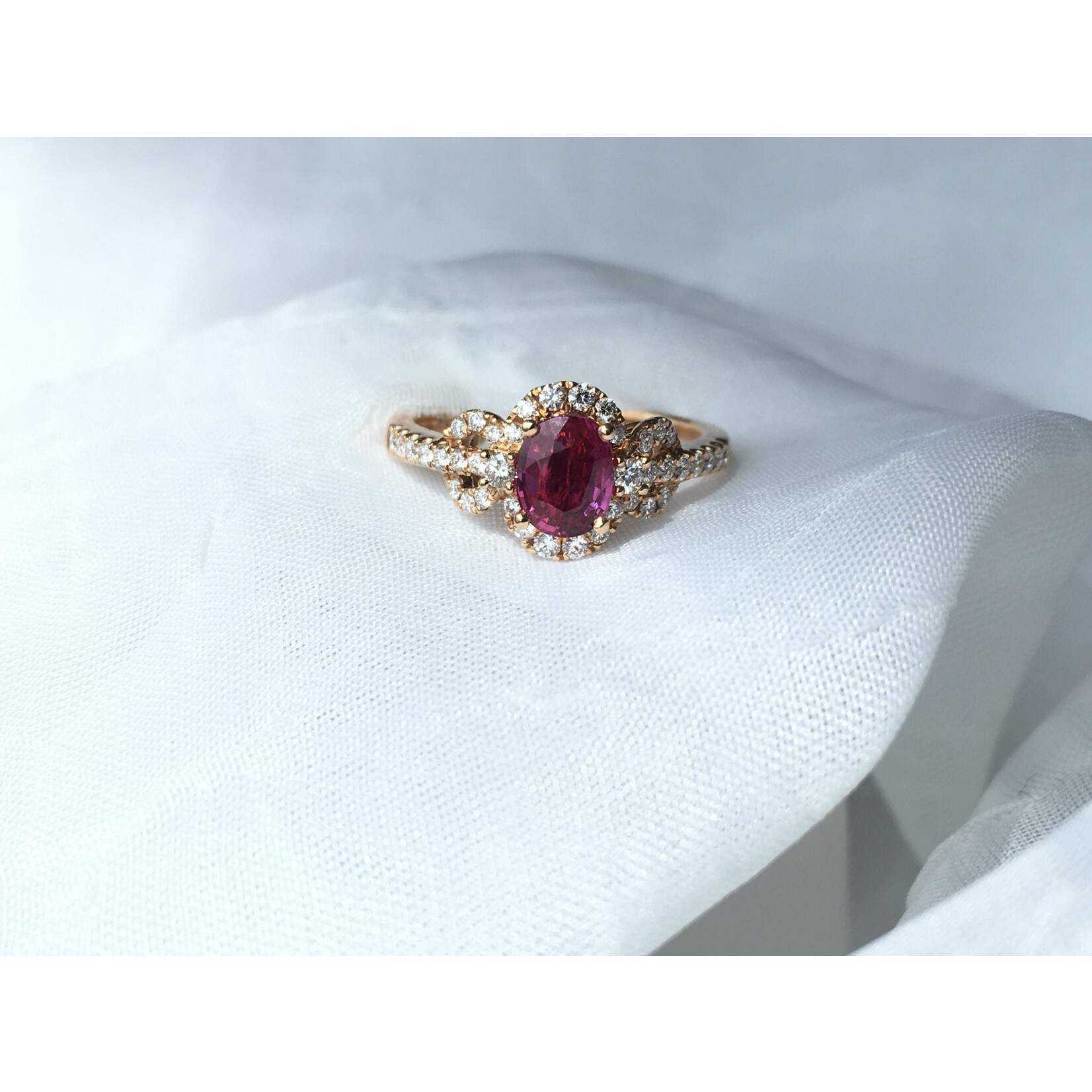 Franklin Jewelers 18kt R 0.89ct Ruby and 0.39ct Diamond Ring