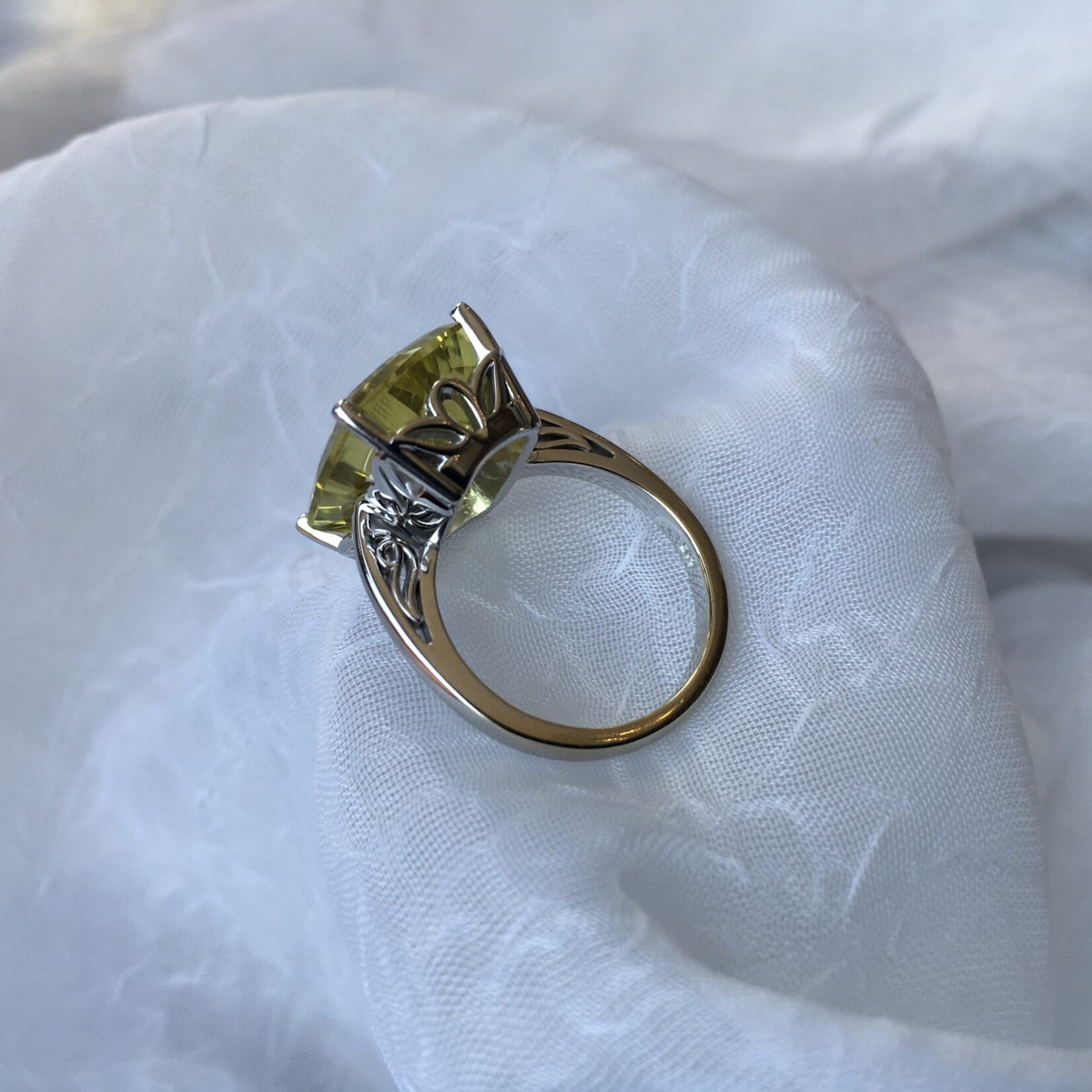 Franklin Jewelers 14kt W Green Quartz stone ring