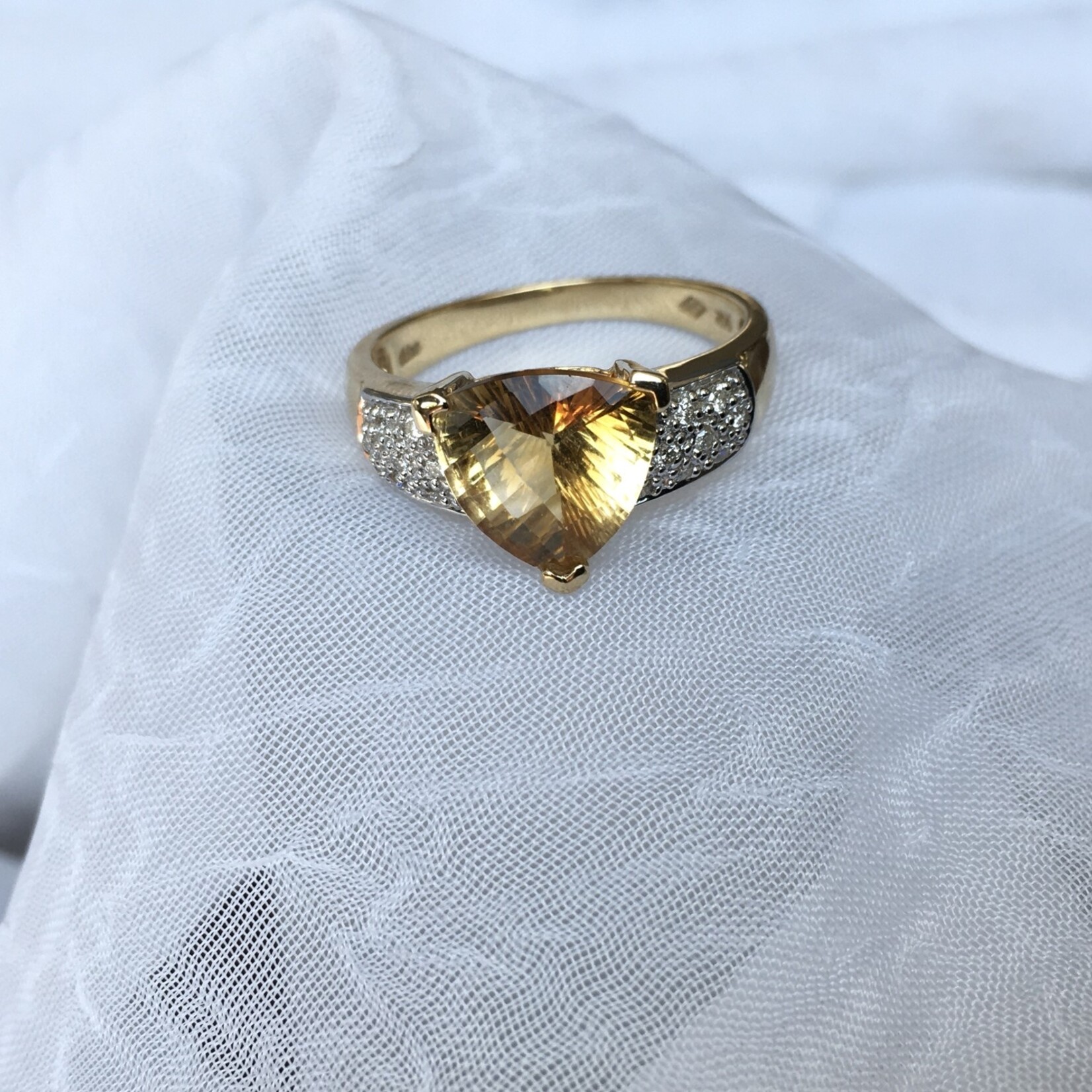 Franklin Jewelers 14kt Y Citrine and Diamond trillion ring