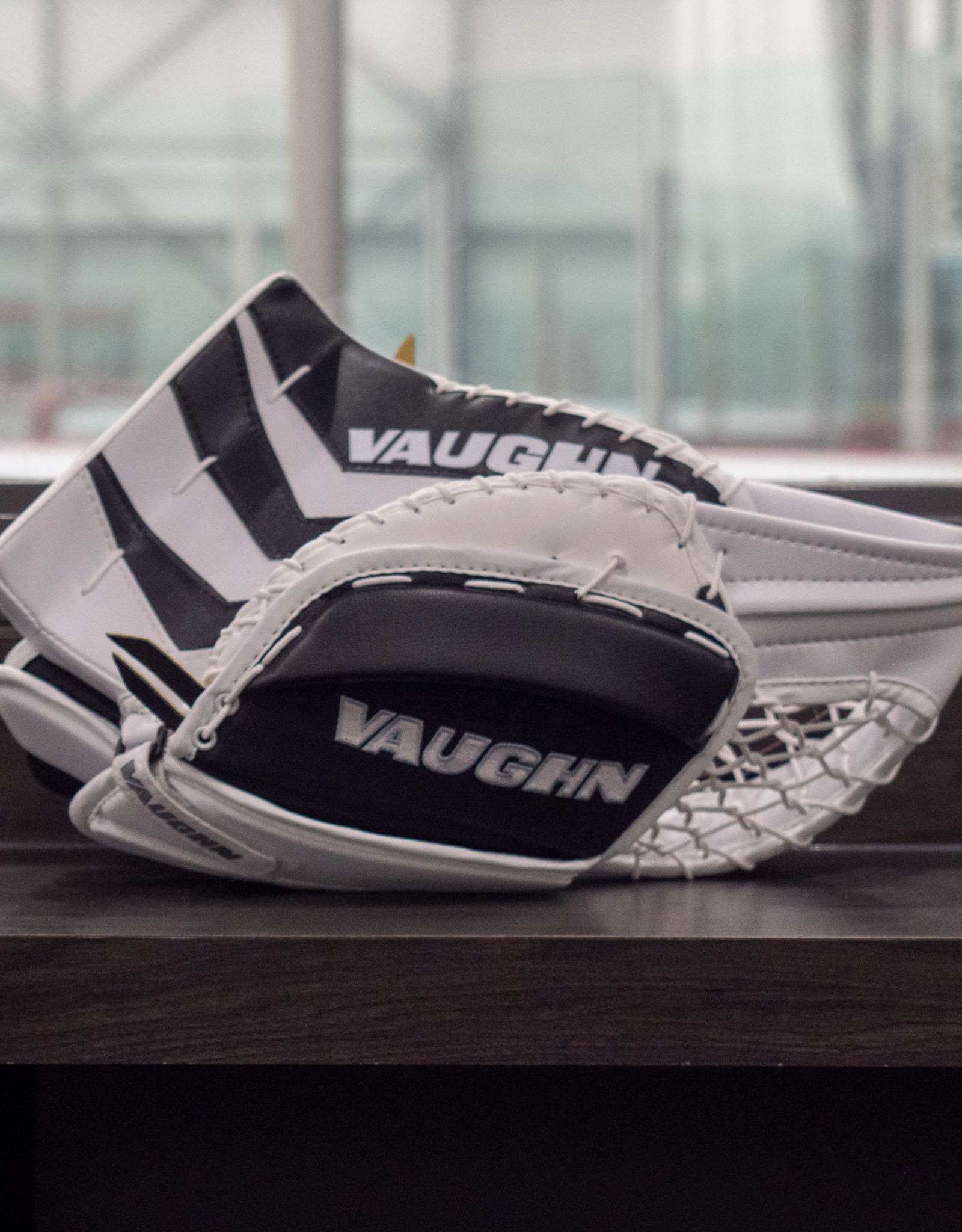 Vaughn Vaughn T Ventus SLR2 ST Intermediate Catch Glove - Wht-Blk