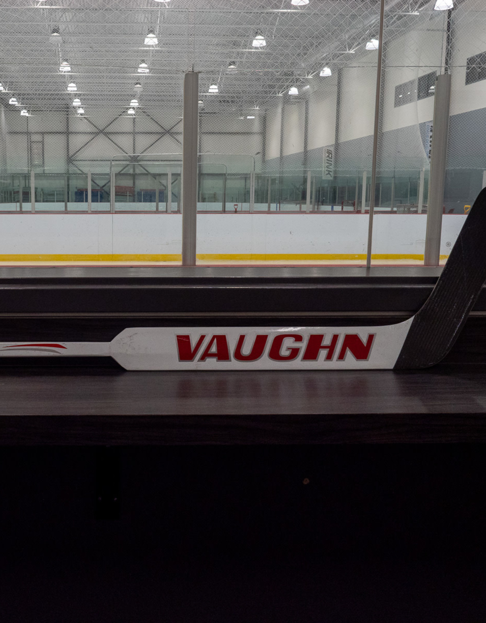 Vaughn VGS XF 1100 Goal Stick 25" - Wht/Red