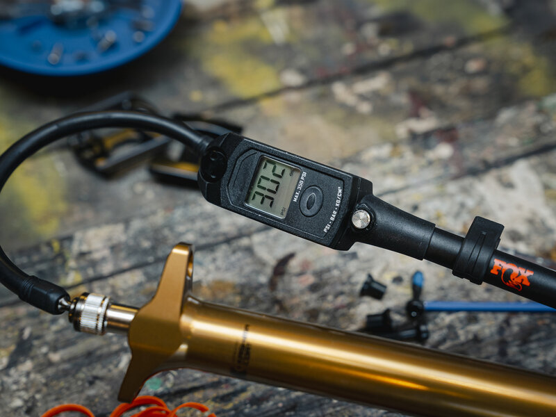 Fox Transfer 2025 Factory Series Kashima Dropper Post - The Inside
