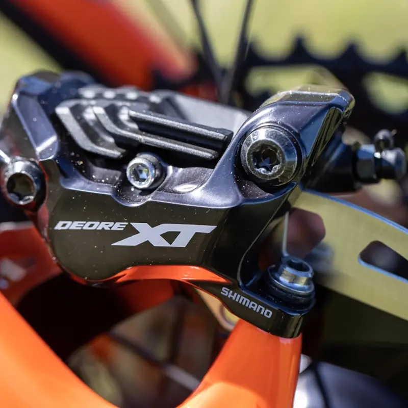 SHIMANO(シマノ) XT BR-M8120 DISCキャリパー Shimano XT BR-M8120 4-piston Caliper - The Inside Line