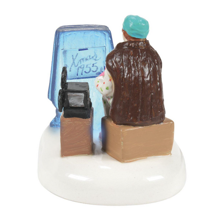 Department 56 Snow Village An Attic of Christmas Memories Lit Accessory