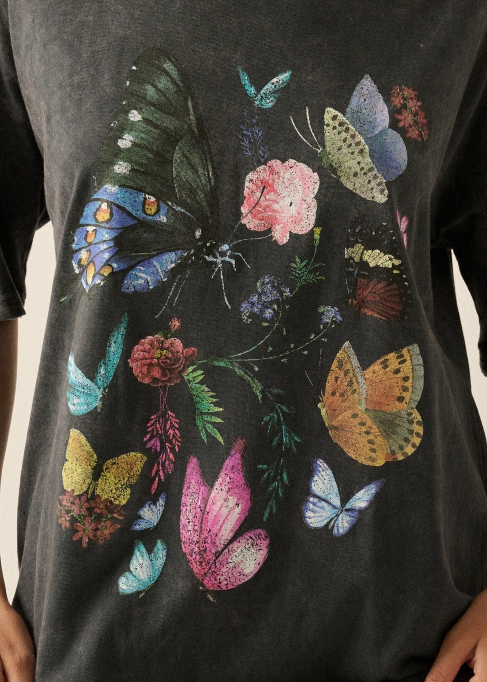 Promesa USA Butterfly Flower Vintage-Wash Oversize Graphic Tee