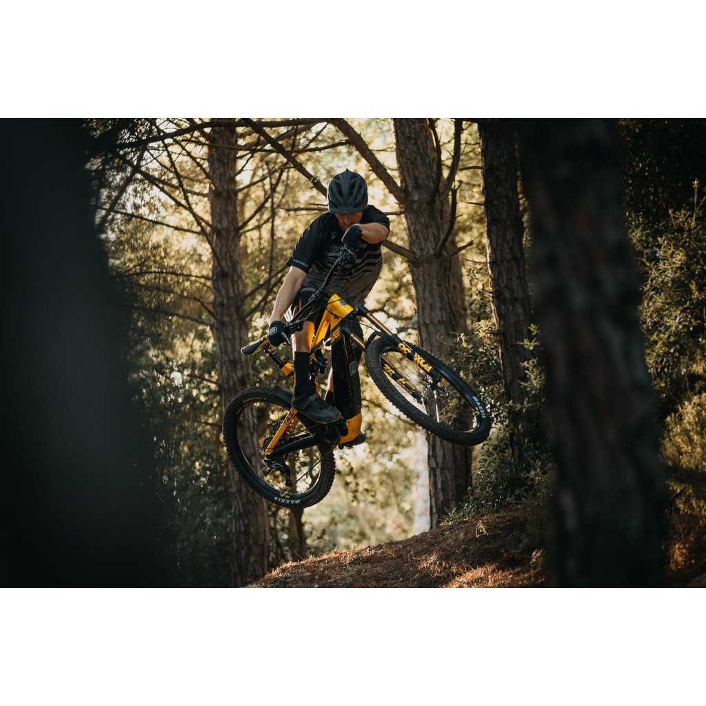 Intense Tazer PRO Build - Riding on the 