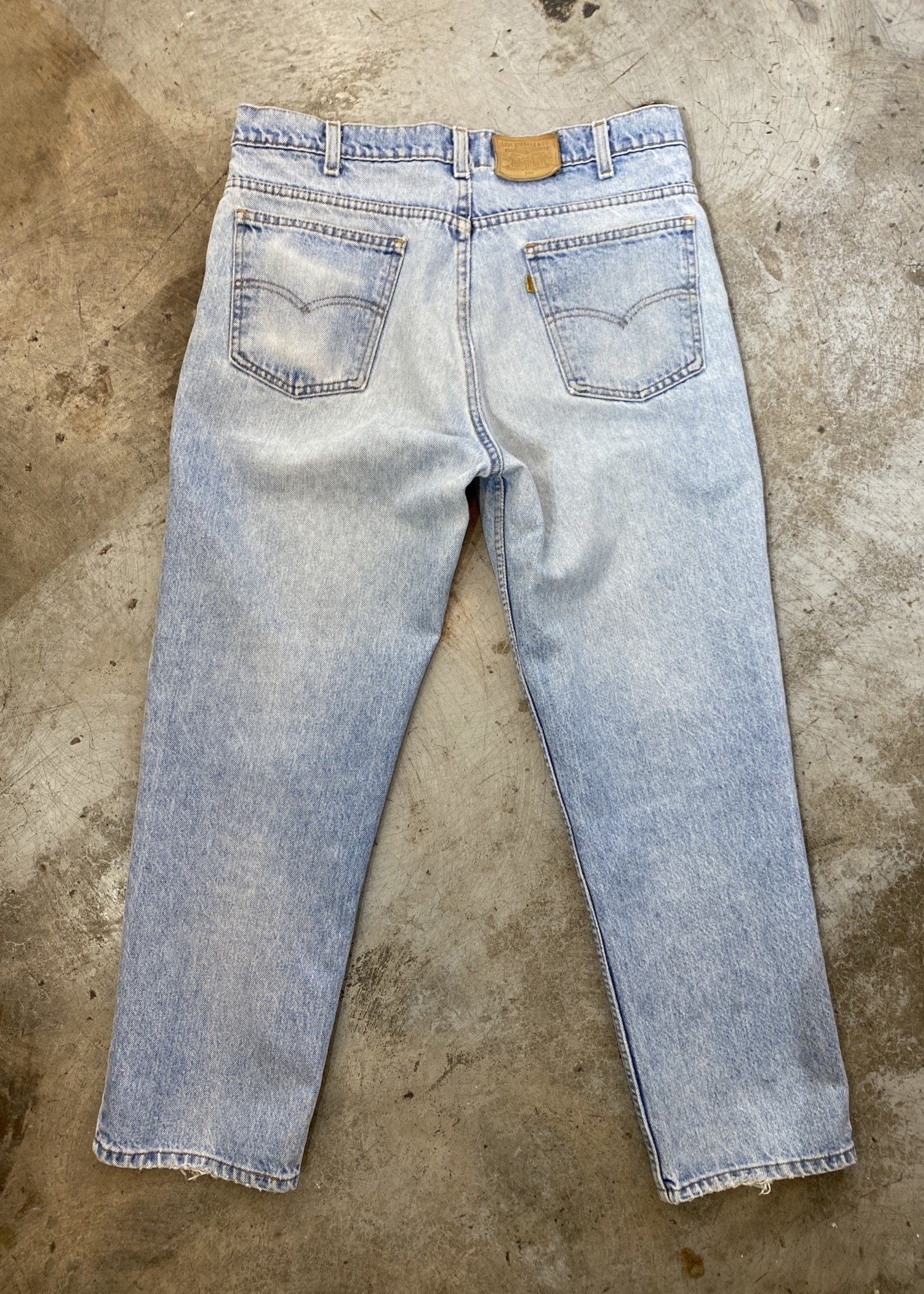 Levi 540 '80s Straight Fit Light Wash Distressed Jeans 34" x 28"