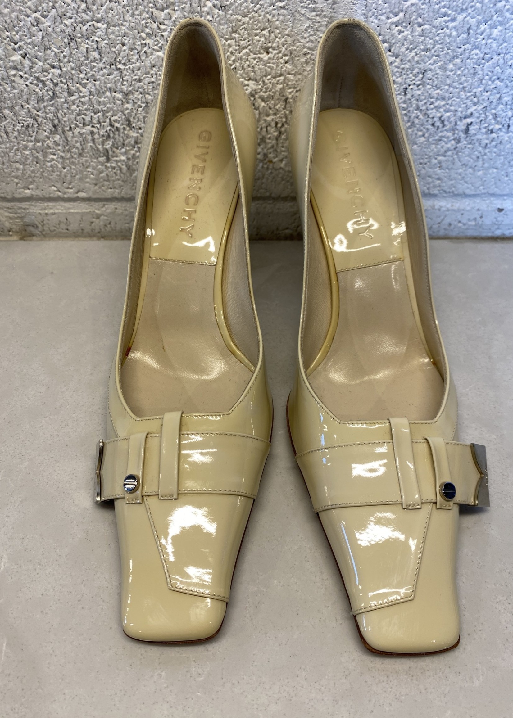 Givenchy Cream Patent Heels 36
