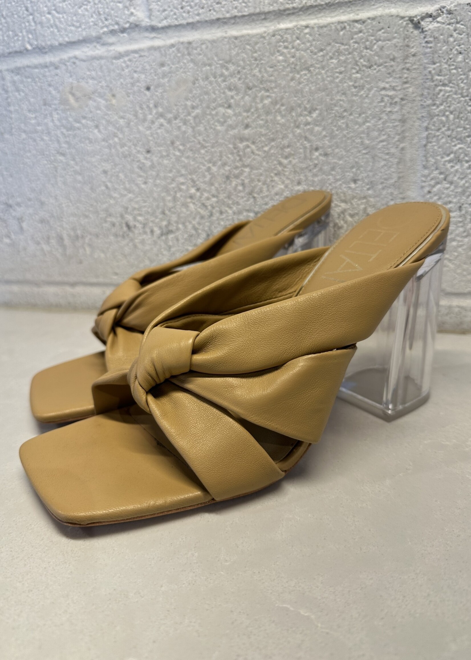 Deltan Tan Leather Block heels 9.5