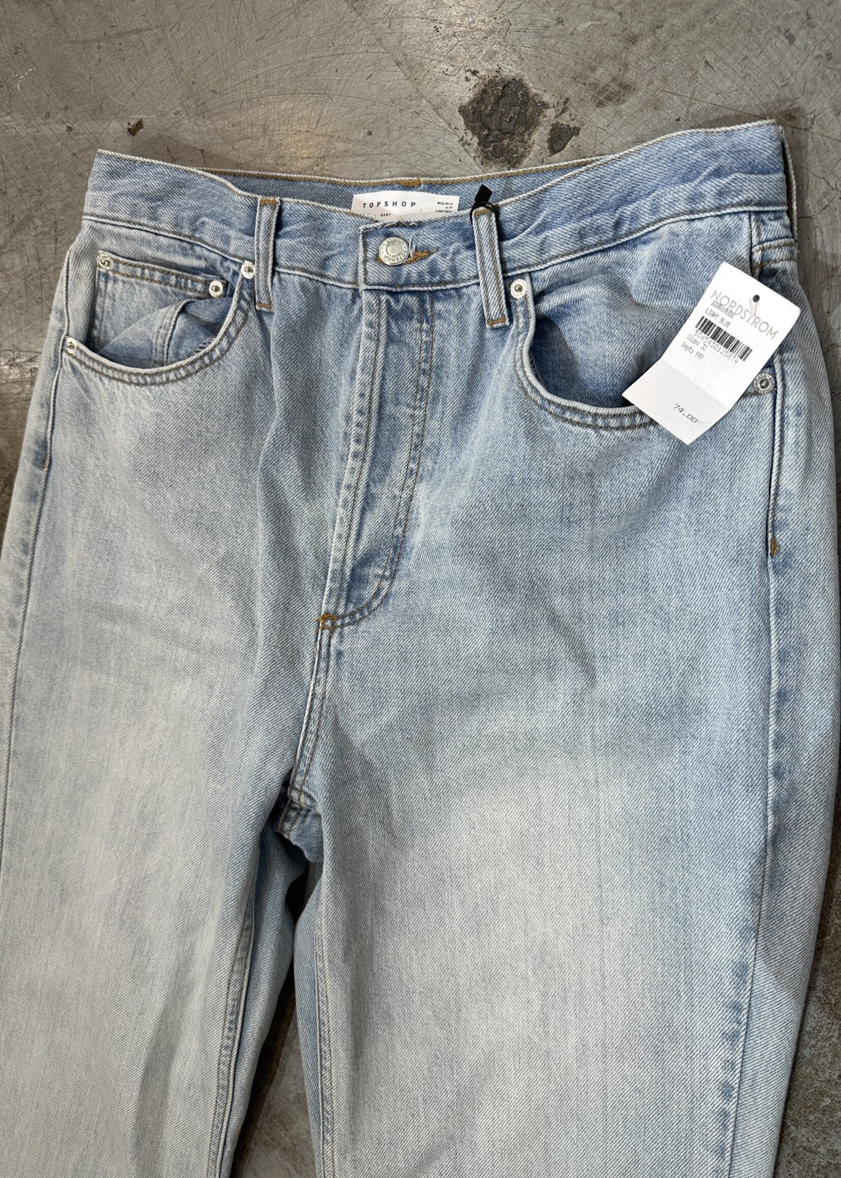NWT Topshop 'Kort' Light Wash Jeans FEM 32"