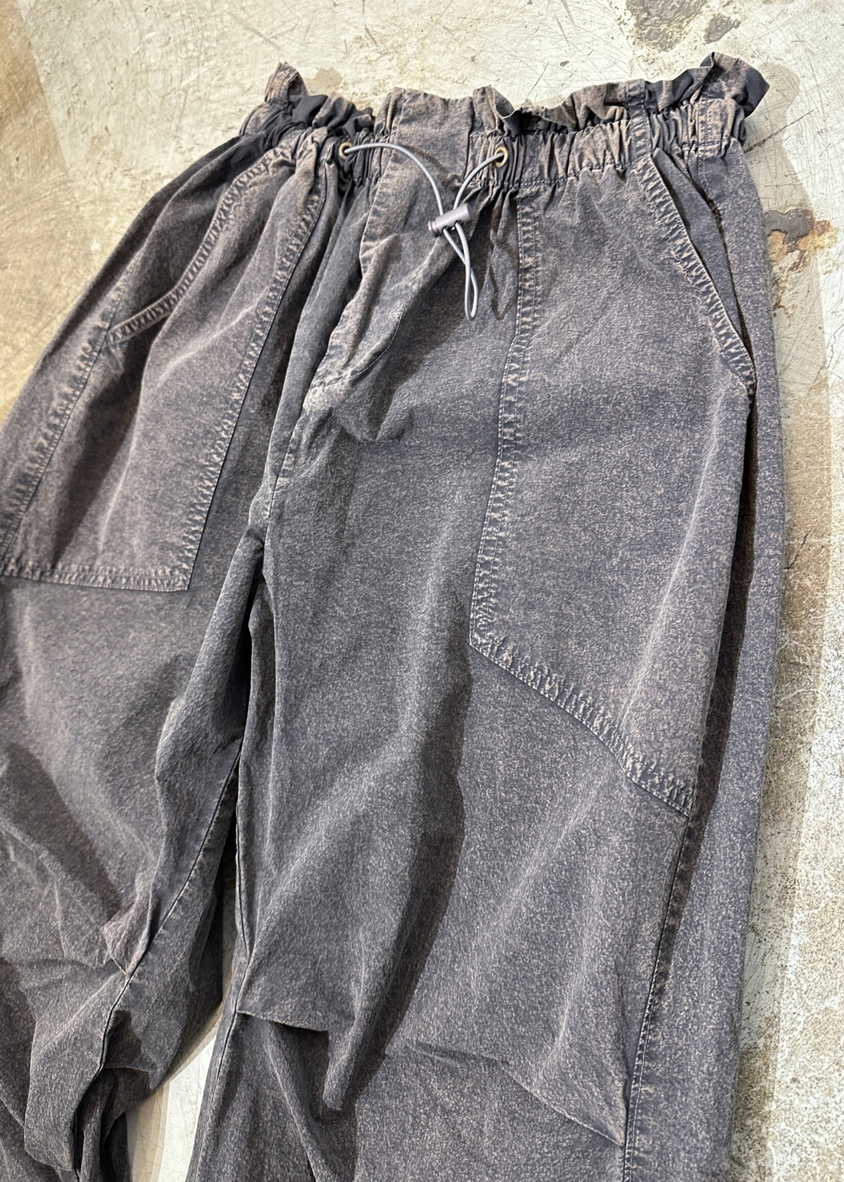 NWT UO Black Brown Washed Parachute Pants S 26