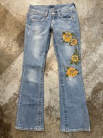 NWT Blue Tattoo Embroidered Floral Y2K Jeans FEM 29