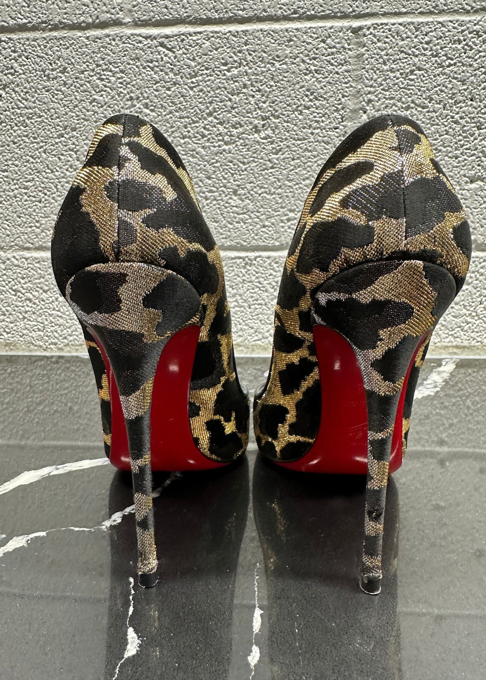 Louboutin Cheetah Pointed Toe Heel 7.5