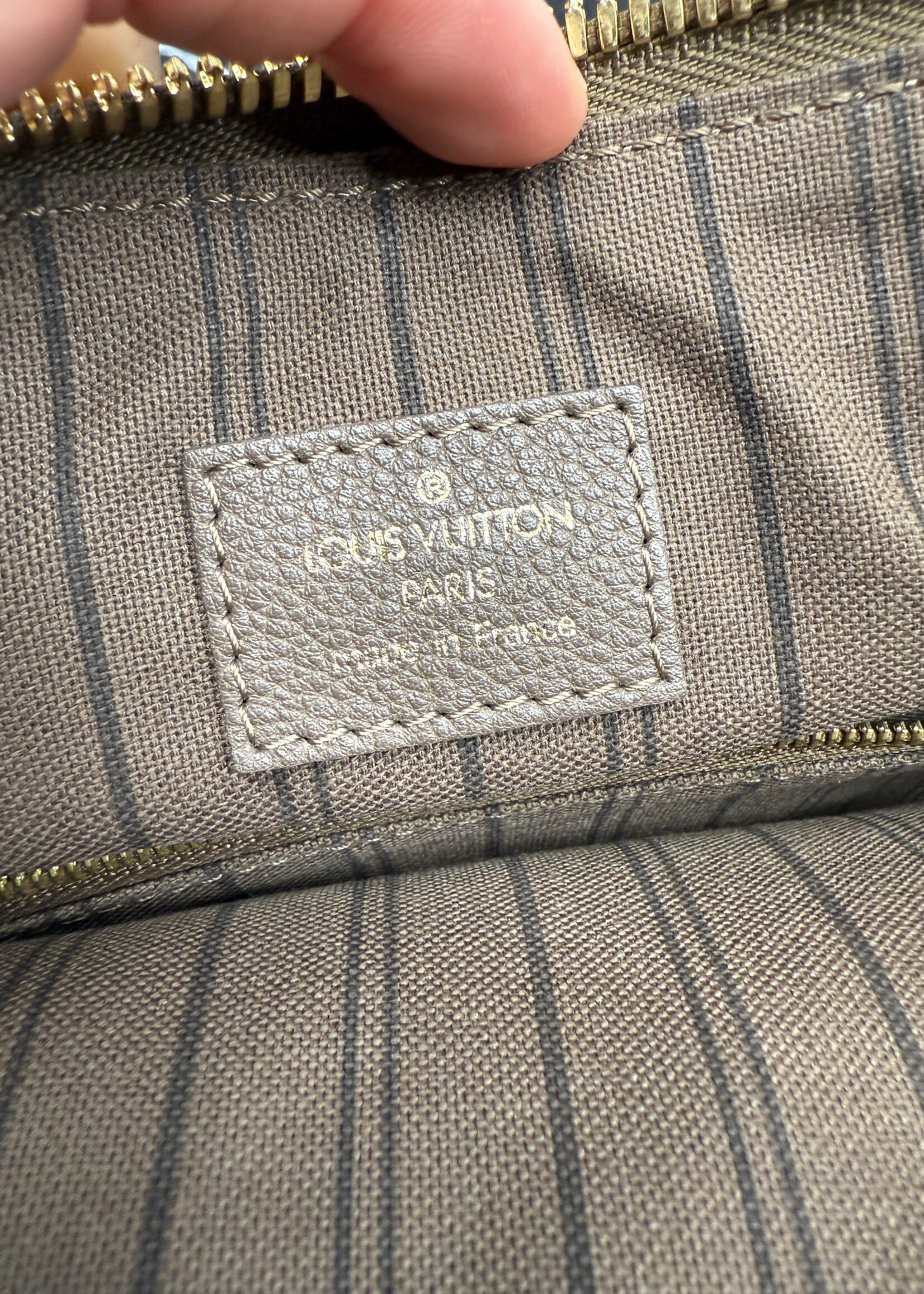 Louis Vuitton Lumineuse Leather Handbag