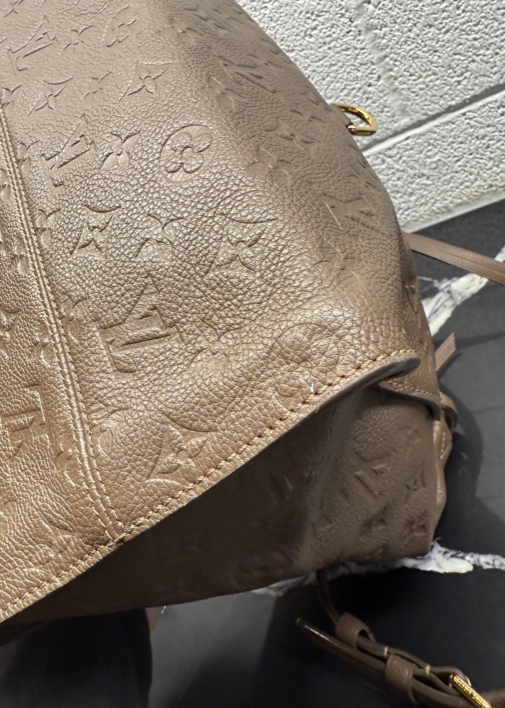 Louis Vuitton Lumineuse Leather Handbag