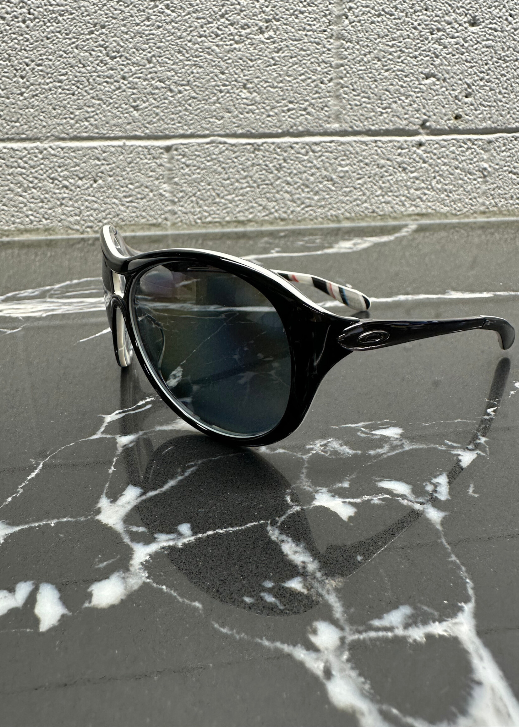 Oakley Vacanoy Sunglasses White/Black