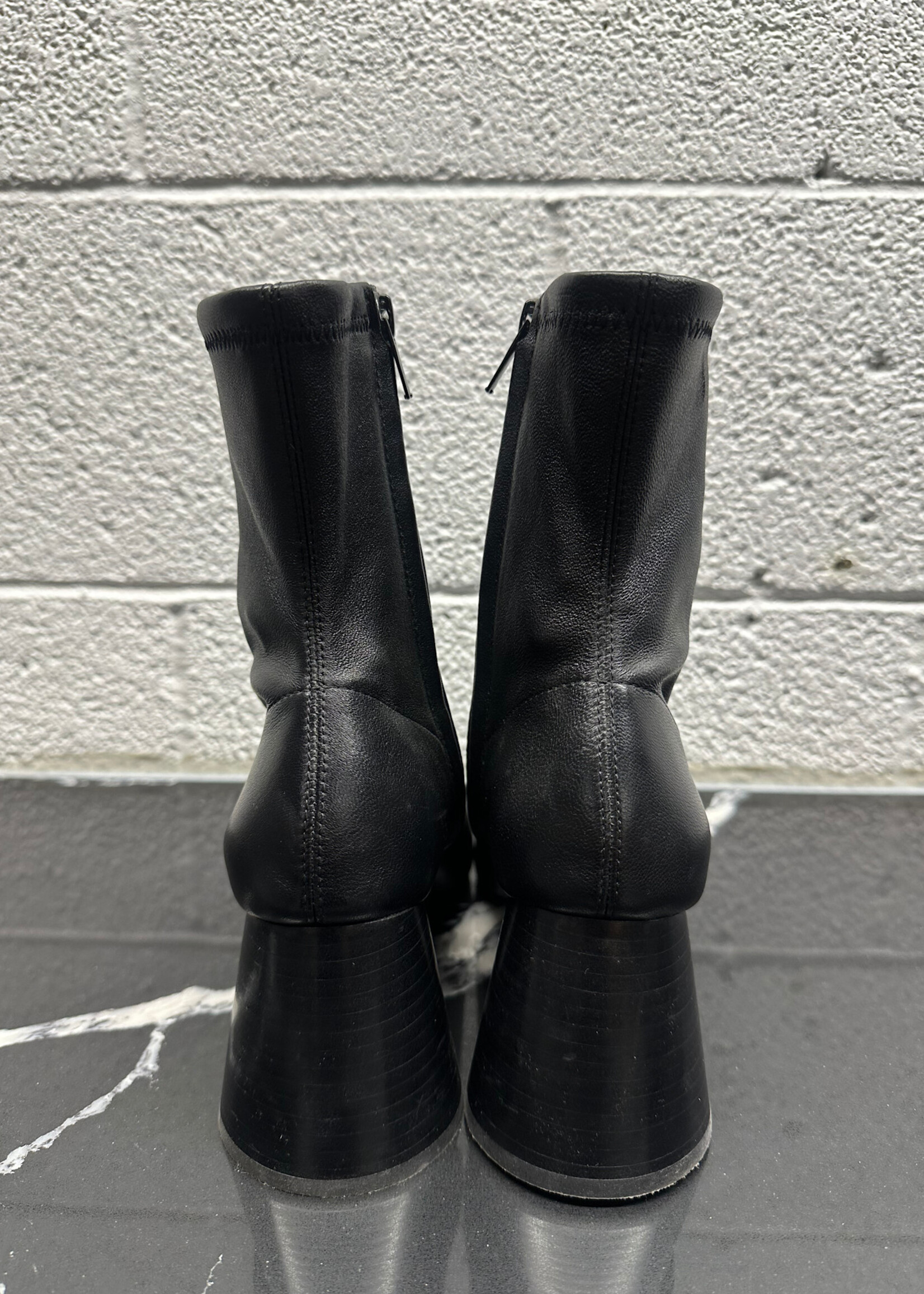 & Other Stories Black Point Toe Bootie 8