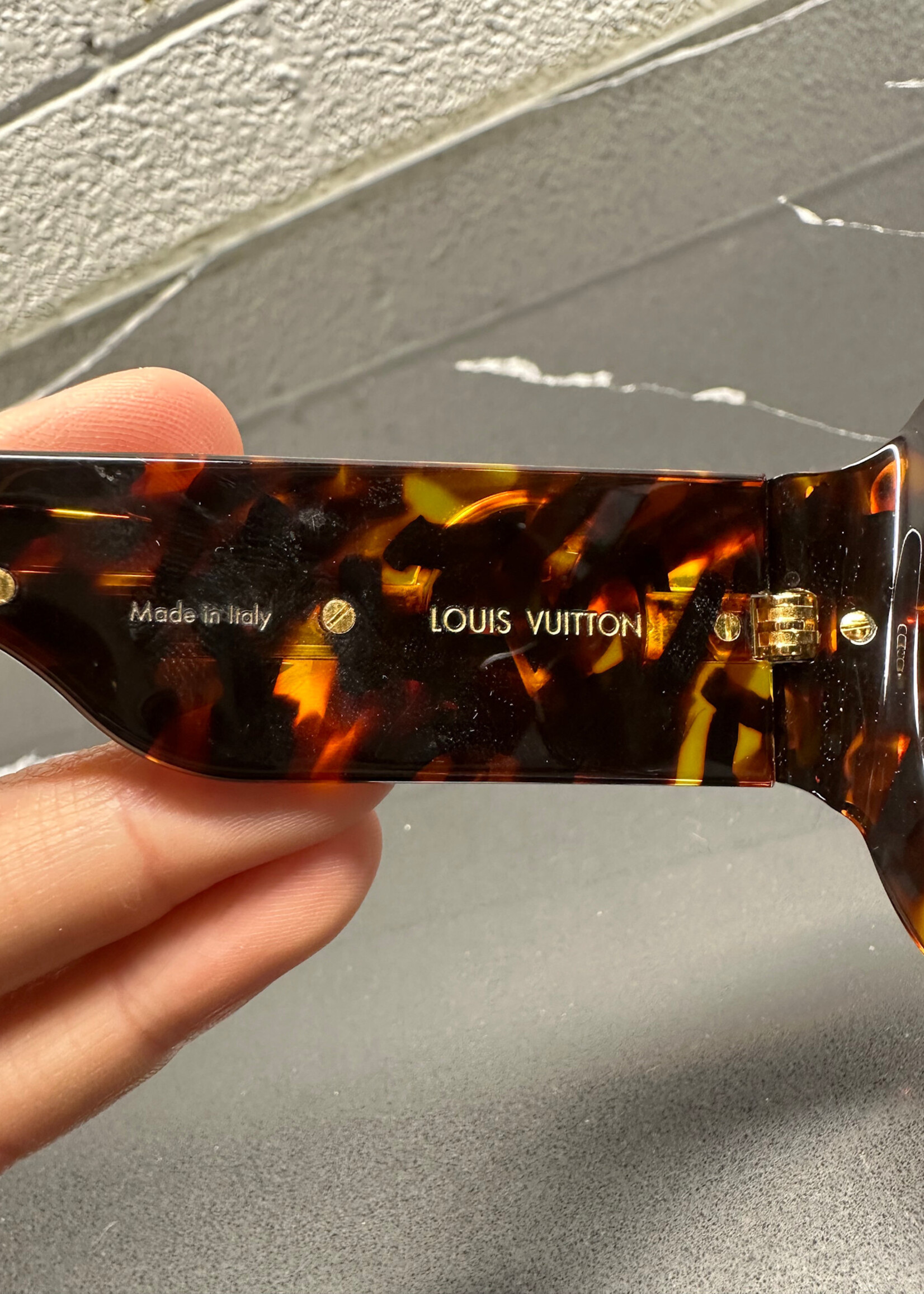 Louis Vuitton Z1133E Sunglasses WITH CASE