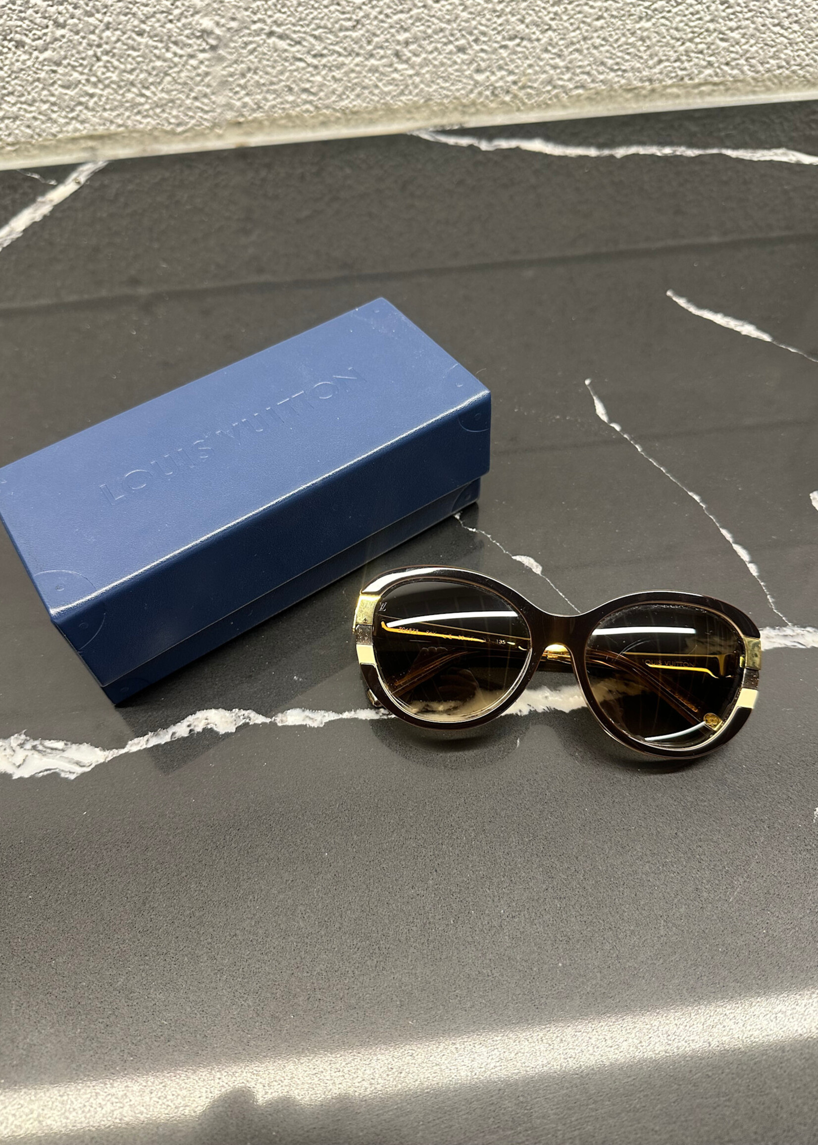 Louis Vuitton Z0487E Sunglasses WITH CASE