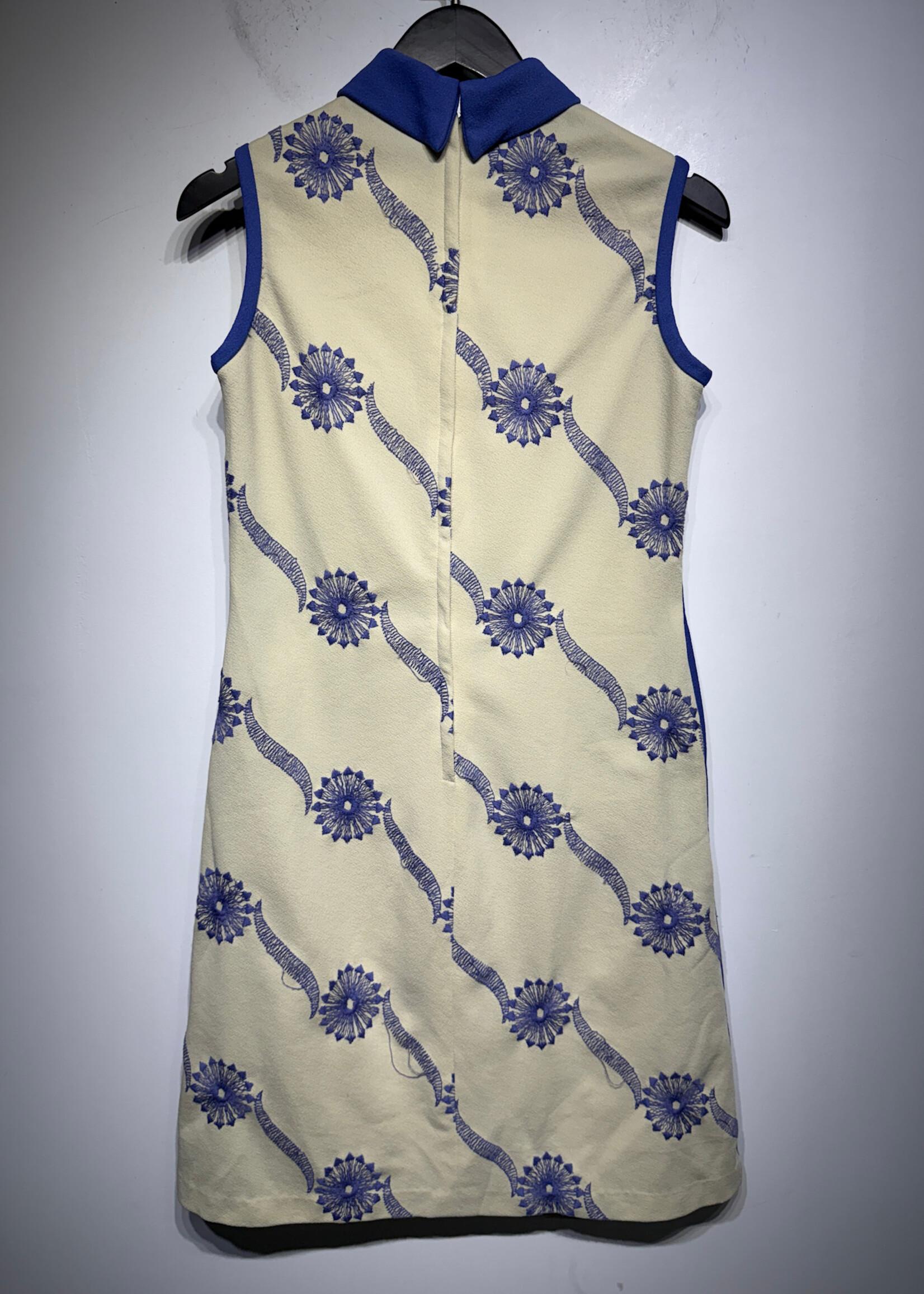 70s No Label Mock Neck Embroidered Dress M