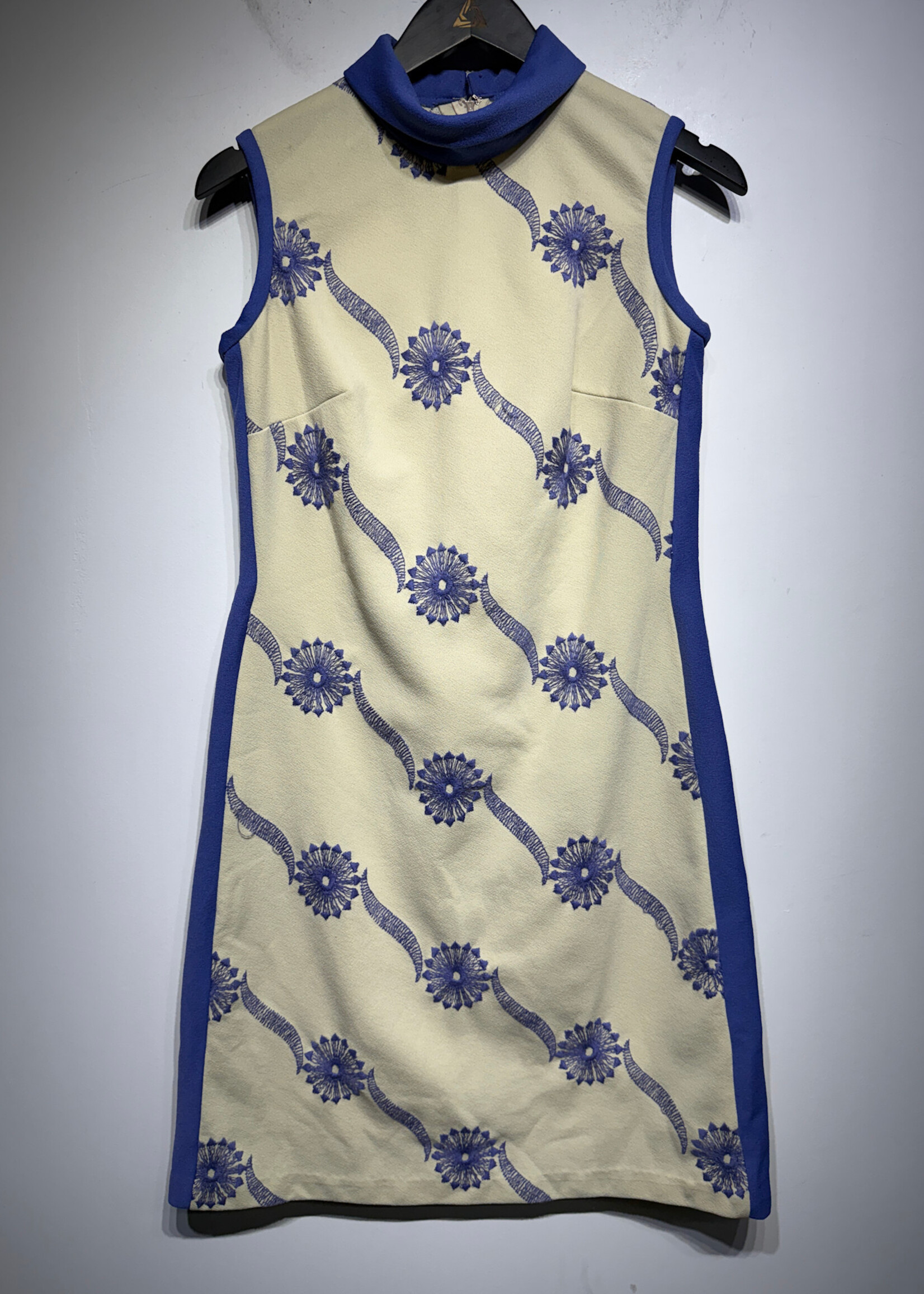 70s No Label Mock Neck Embroidered Dress M