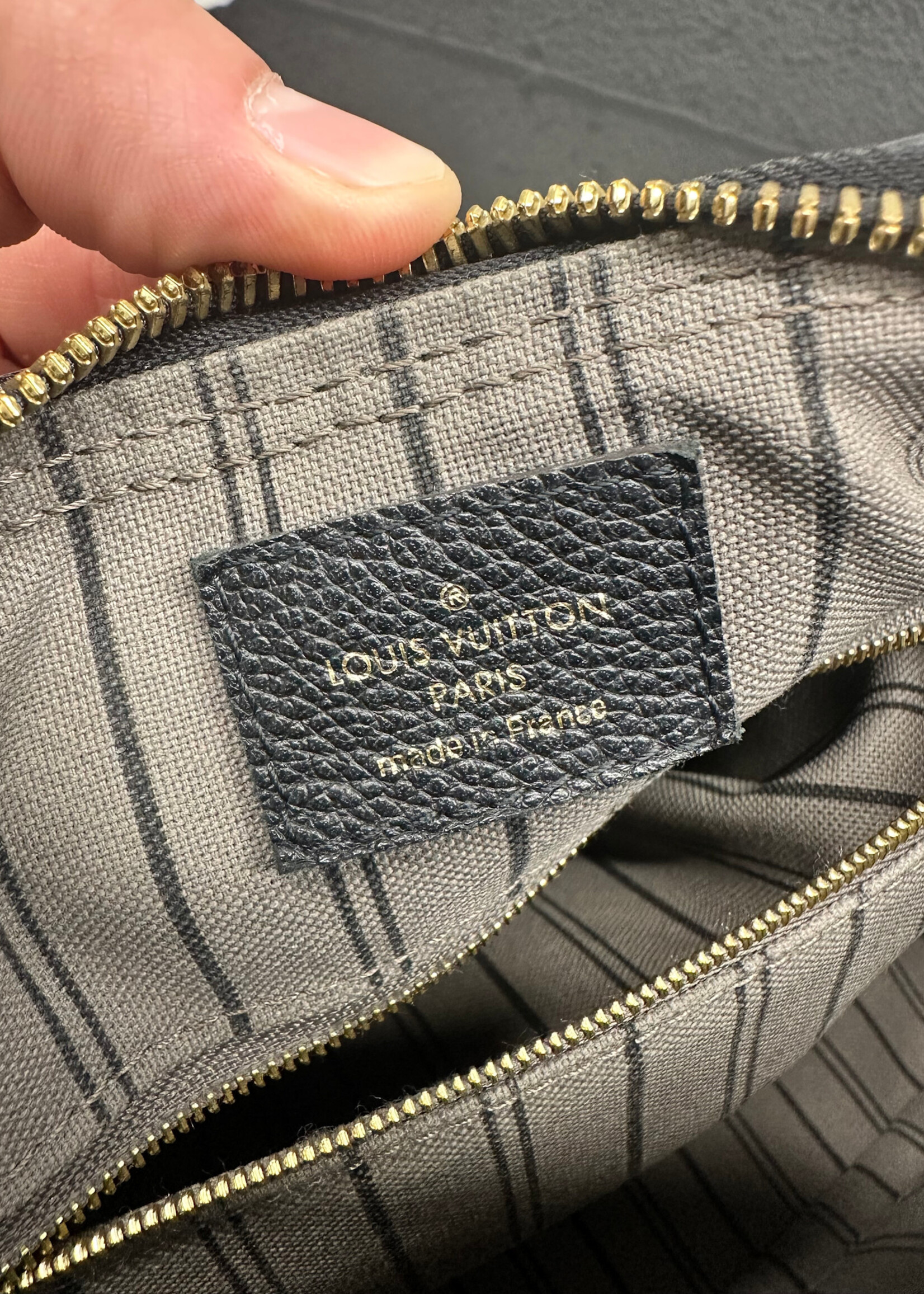 Louis Vuitton Empire Leather Bag OS