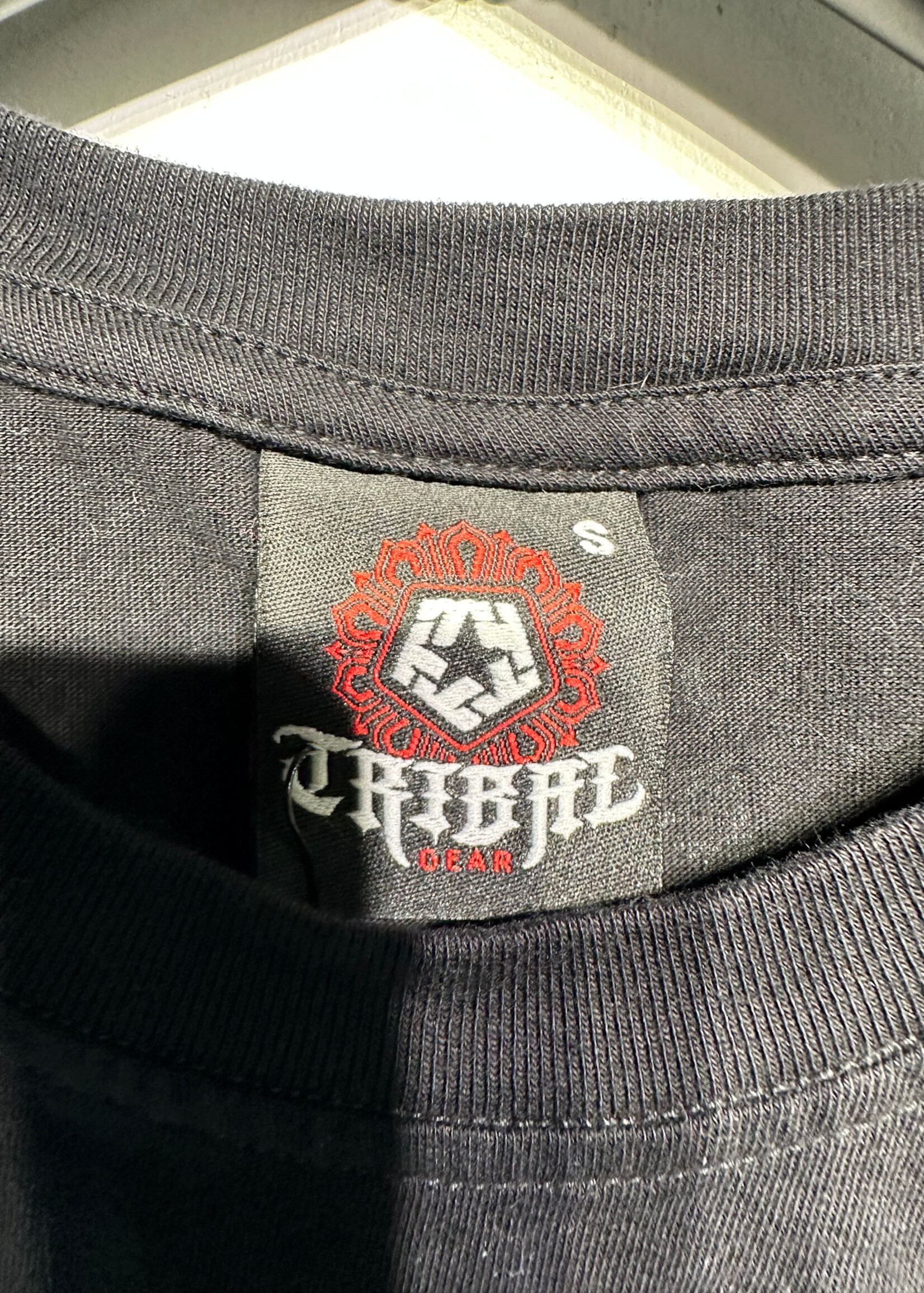 Tribal Felt Crest Black Tee S