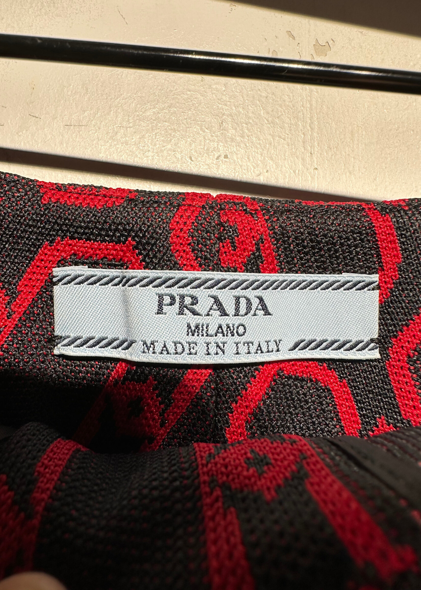 NWT Prada Red Black Capri Pants 28
