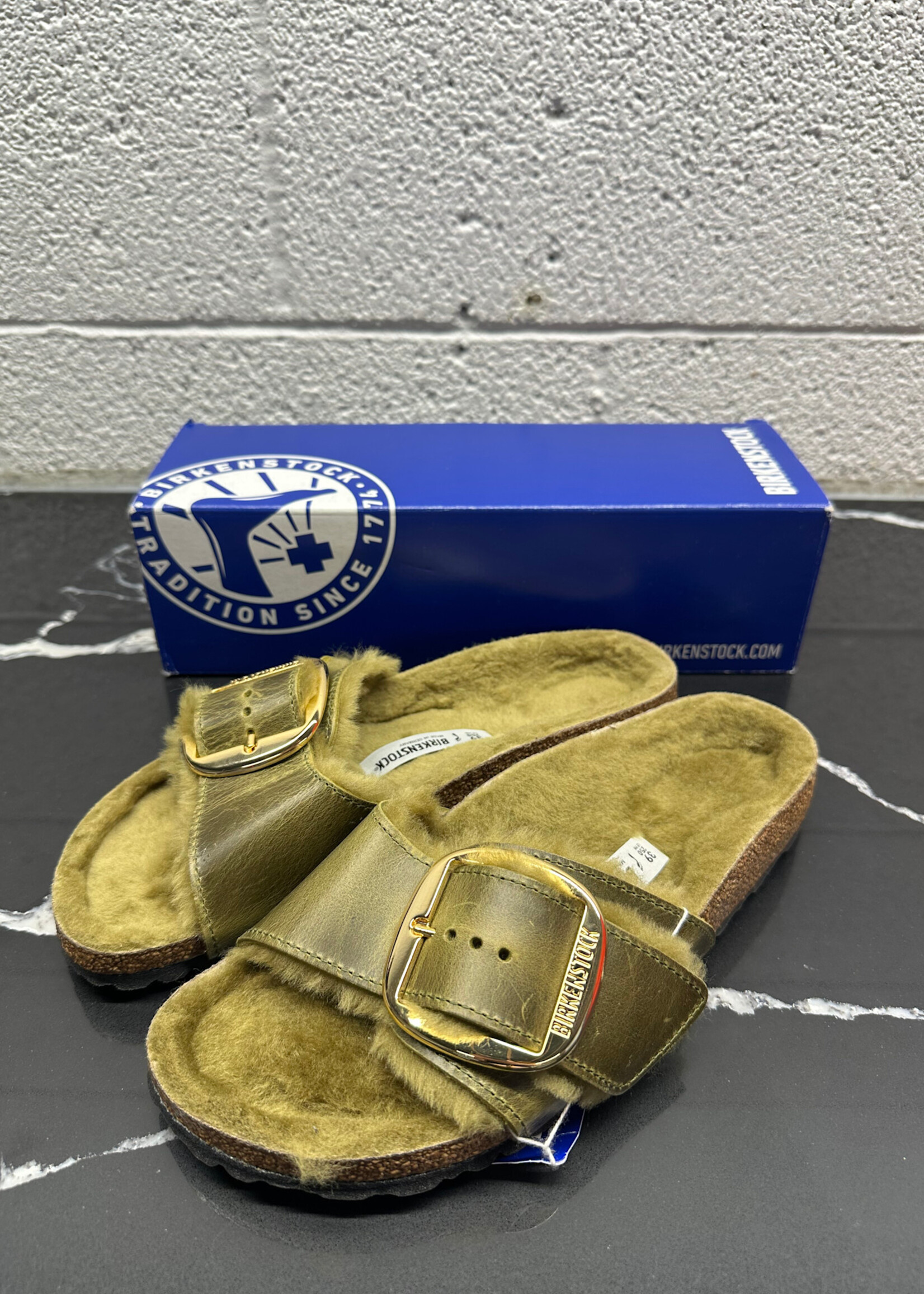 NWT Birkenstock Olive Green Sandals 8