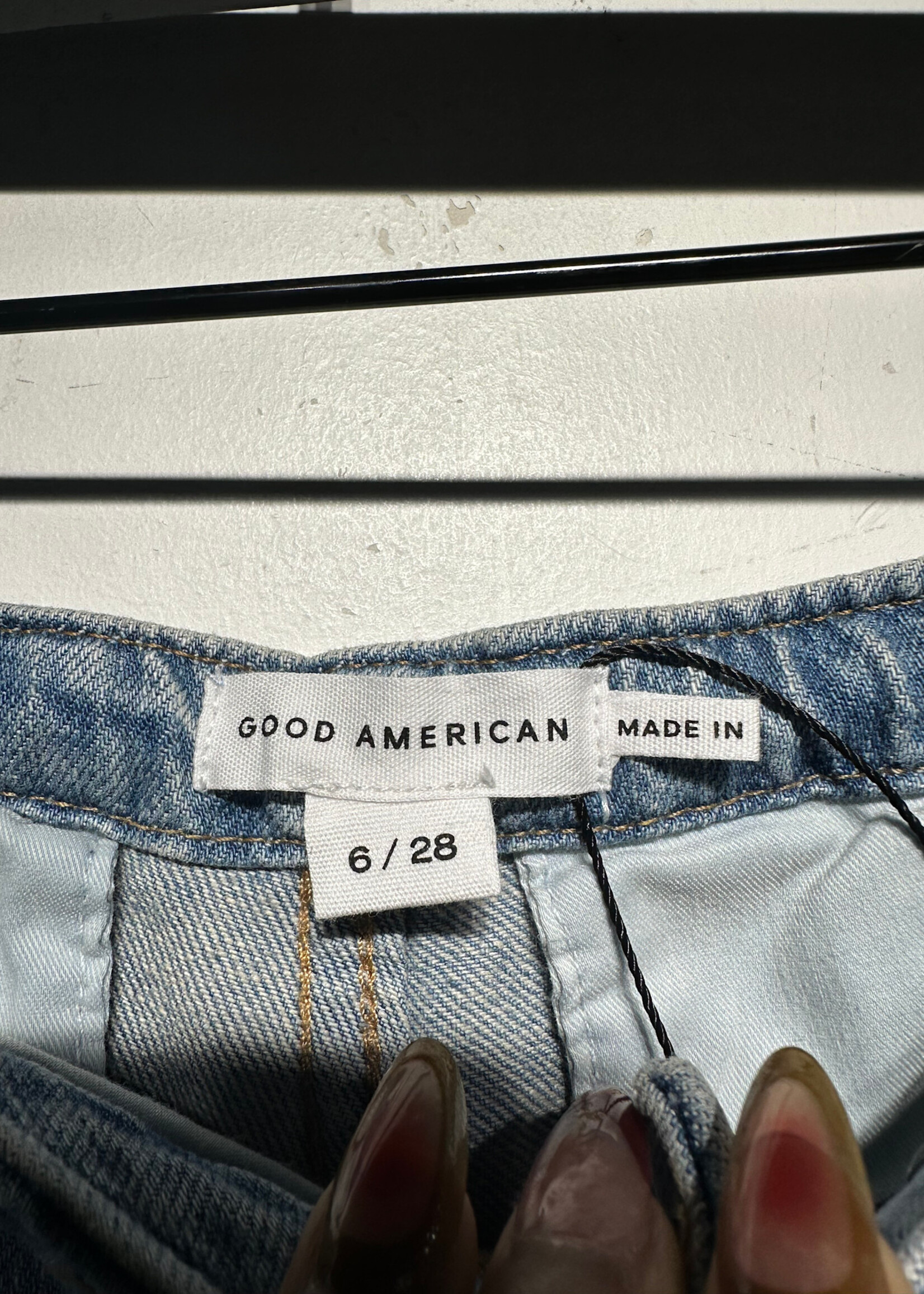 Good American NWT Light Wash Baggy Pants Fem 28