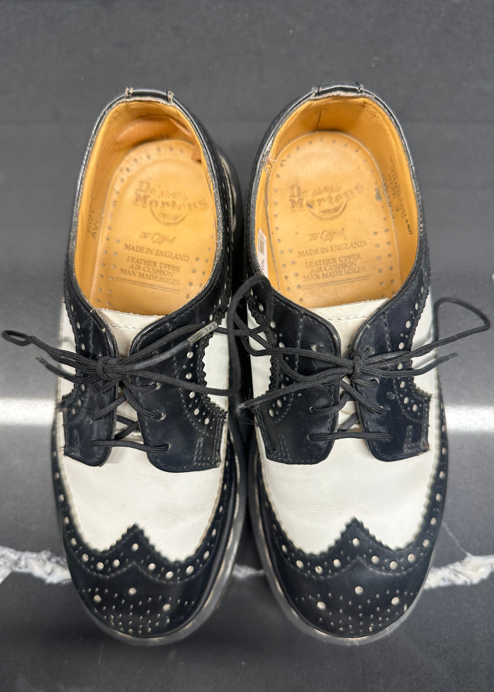 Doc Marten Vintage Wingtip Style Shoes Fem 5