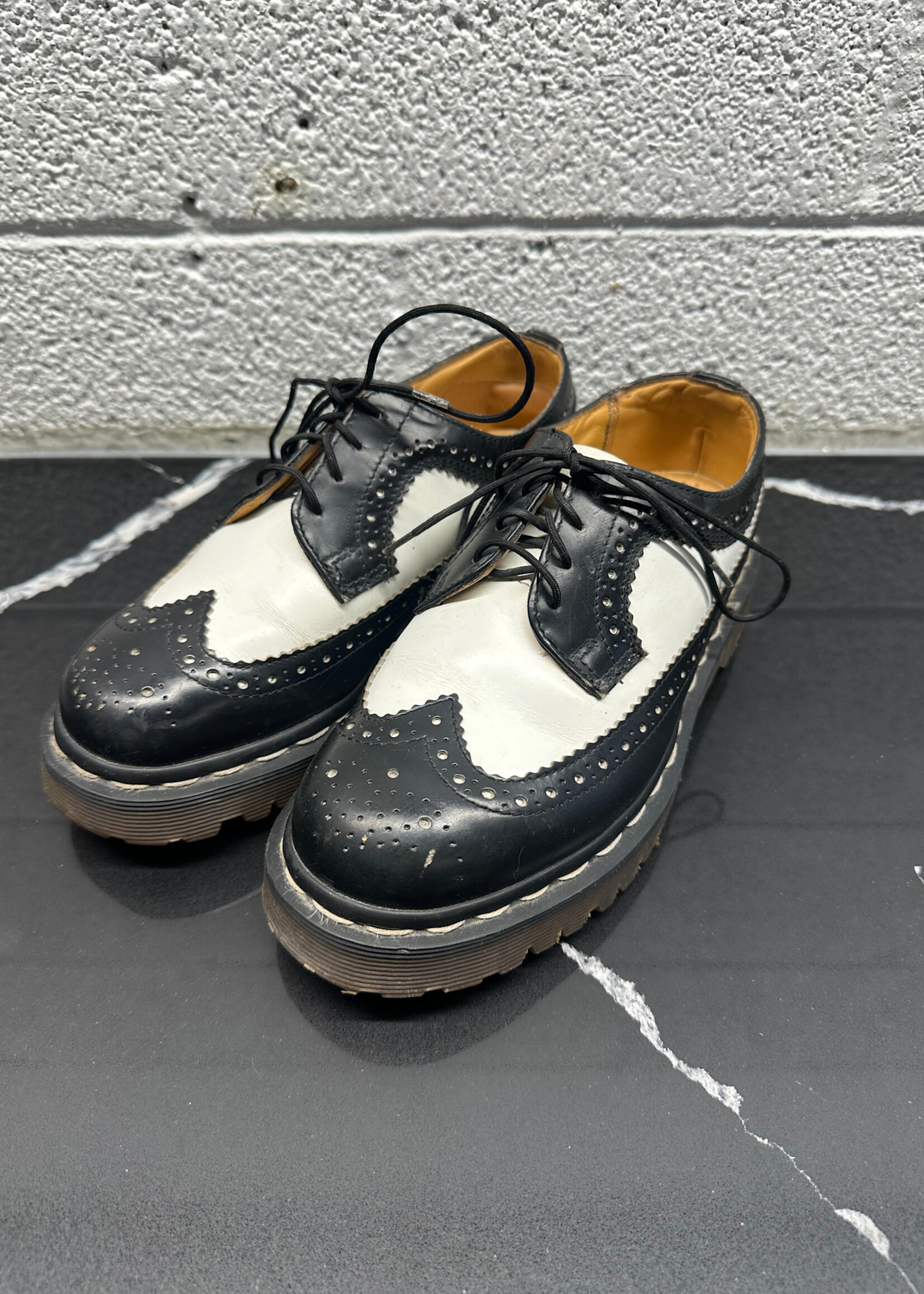 Doc Marten Vintage Wingtip Style Shoes Fem 5