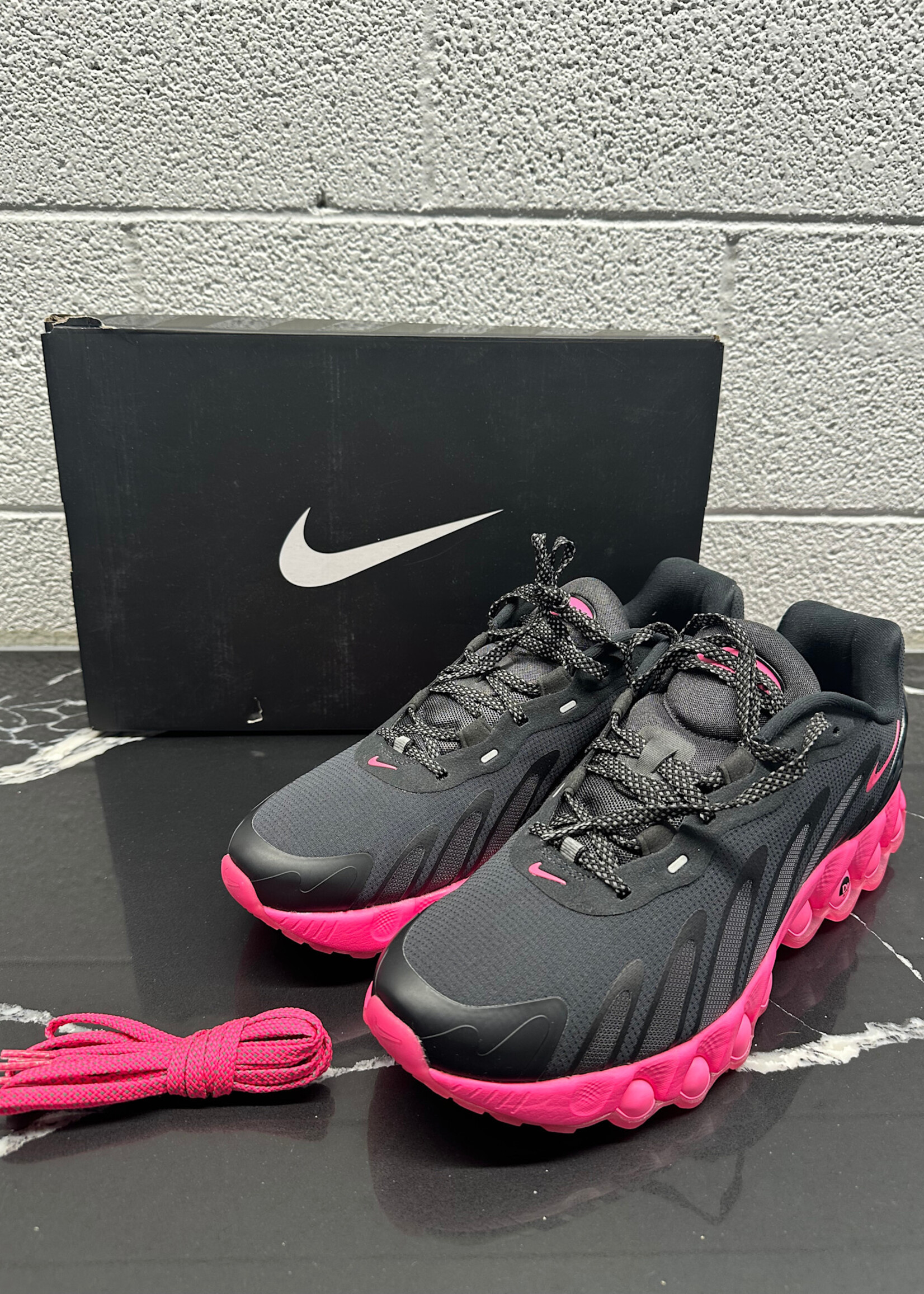 Air Max Dn8 NWT Black/Pink Masc 11.5