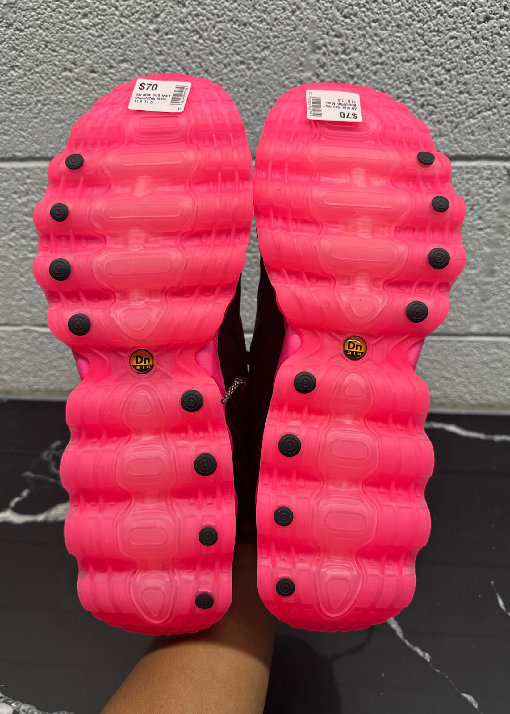 Air Max Dn8 NWT Black/Pink Masc 11.5