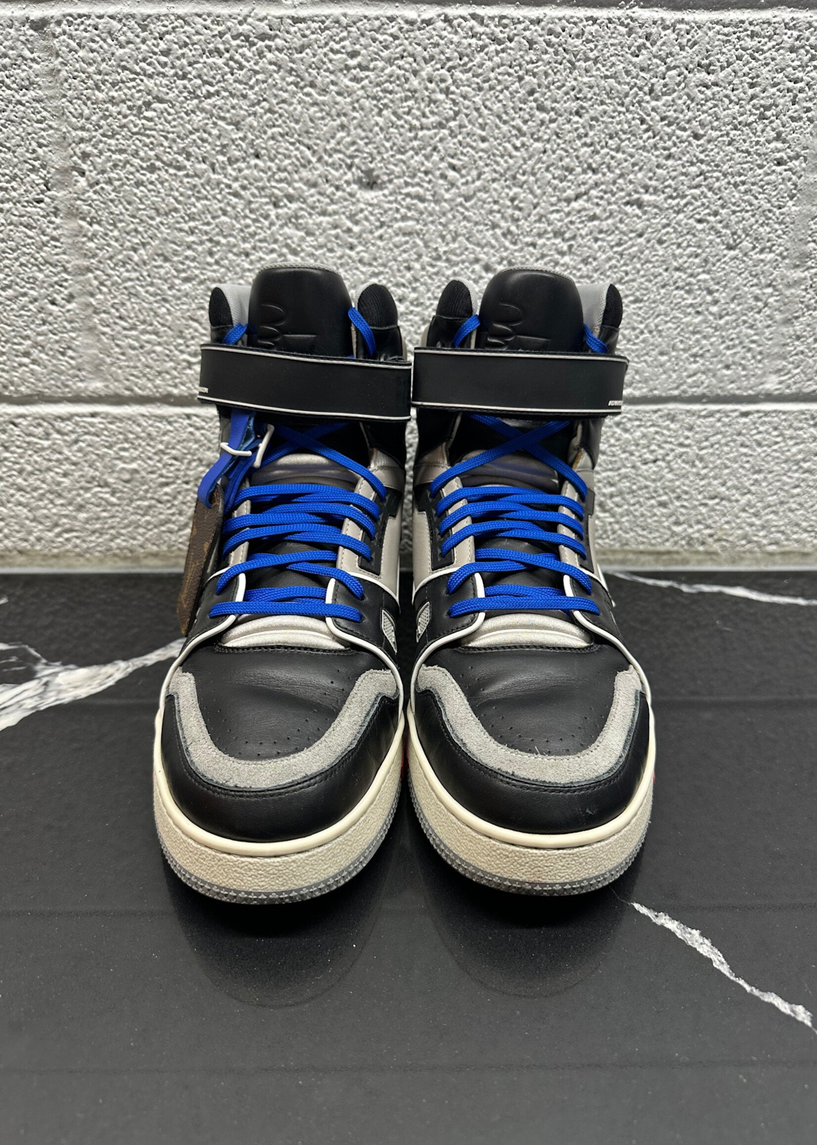 LOUIS VUITTON HI TRAINER 9.5
