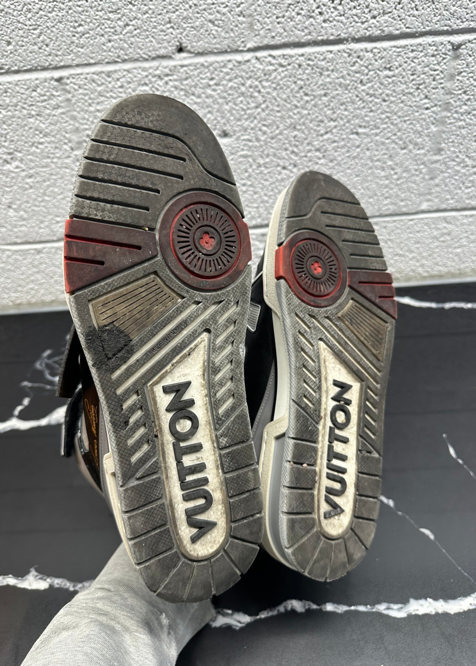 LOUIS VUITTON HI TRAINER 9.5