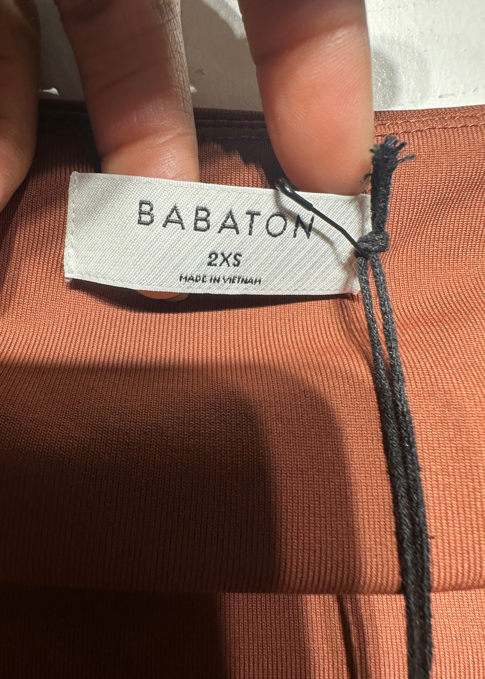 Babaton Camel Brown V Neck Crop LS XXS