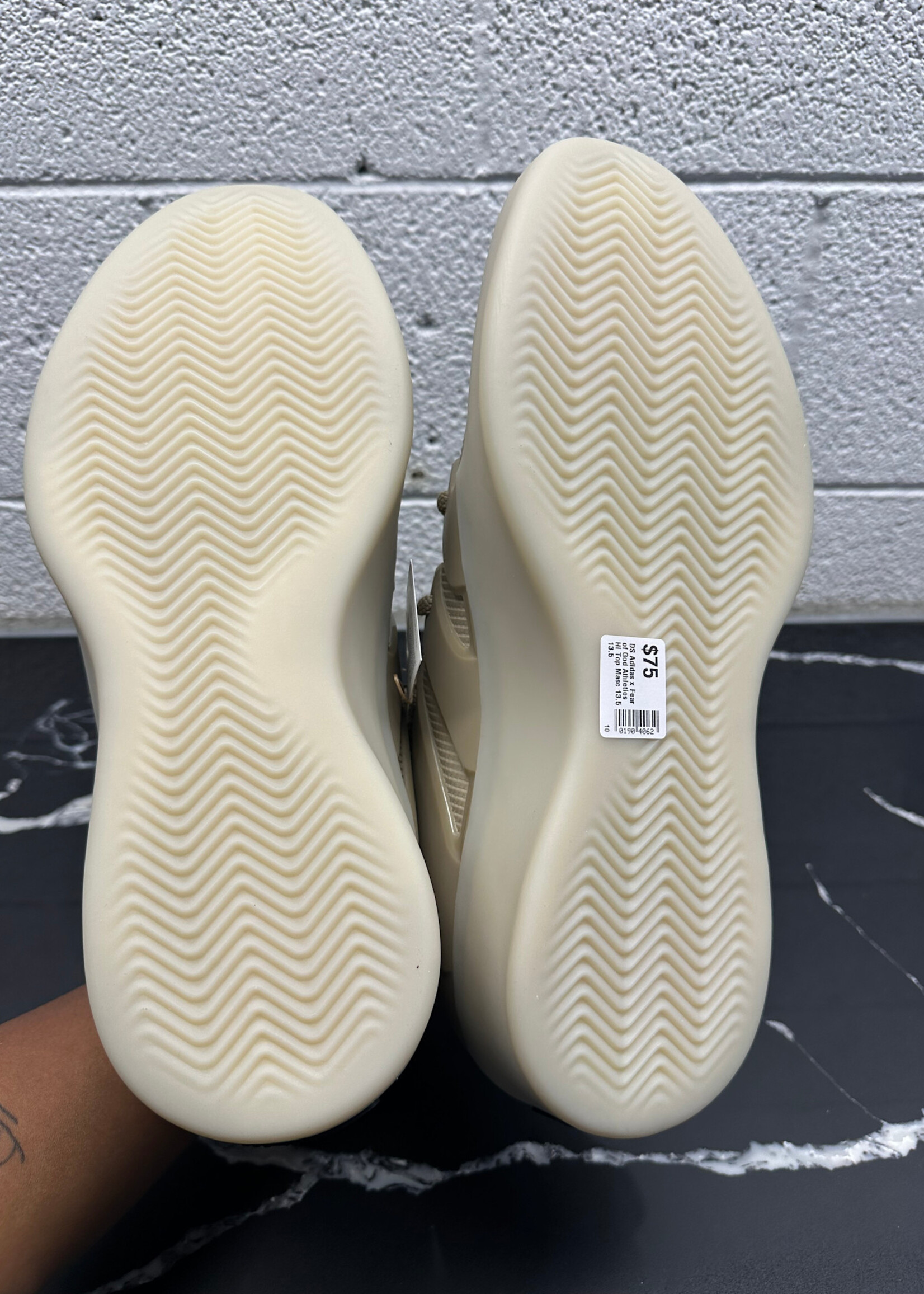 DS Adidas x Fear of God Athletics Hi Top Masc 13.5