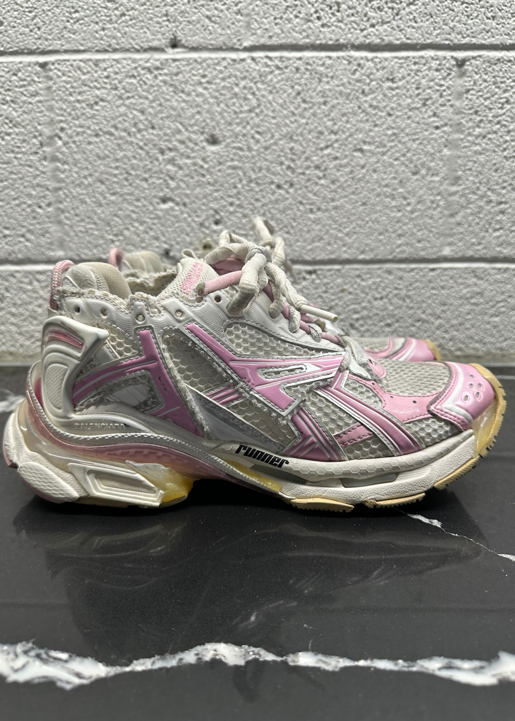 Balenciaga Pink Runner 37/7