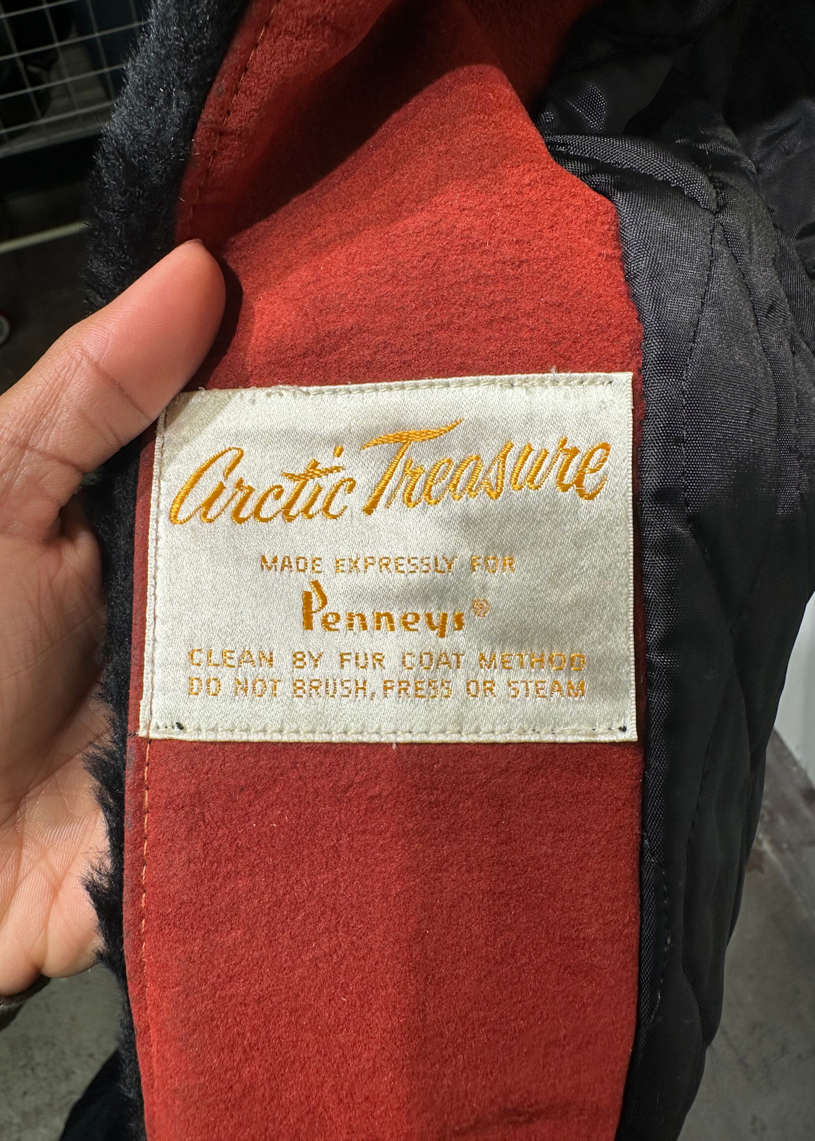 Arctic Treasure Red Black Trim Trench Fem M