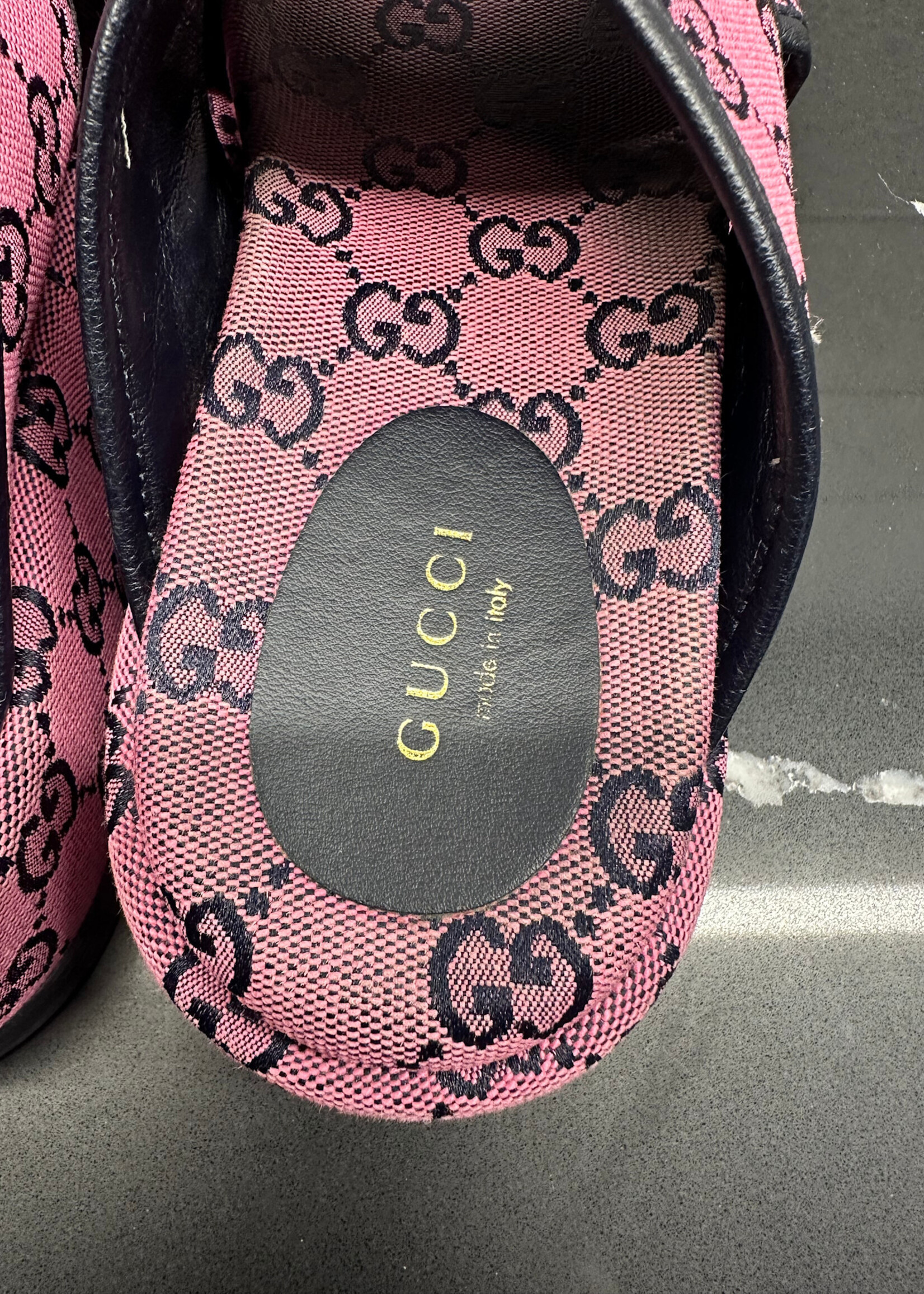 Gucci Hot Pink Monogram Sandals 35.5/5.5