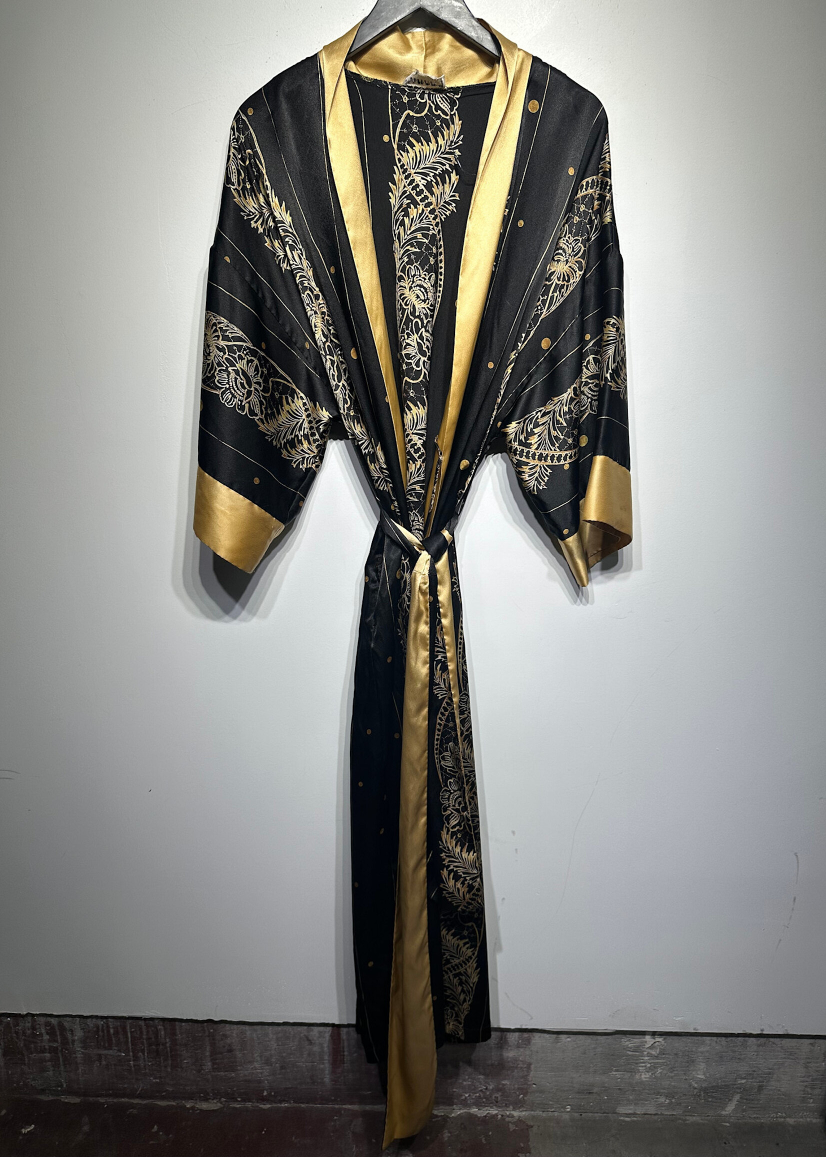 NATORI CLASSICS BLACK SILK COVERUP L 2