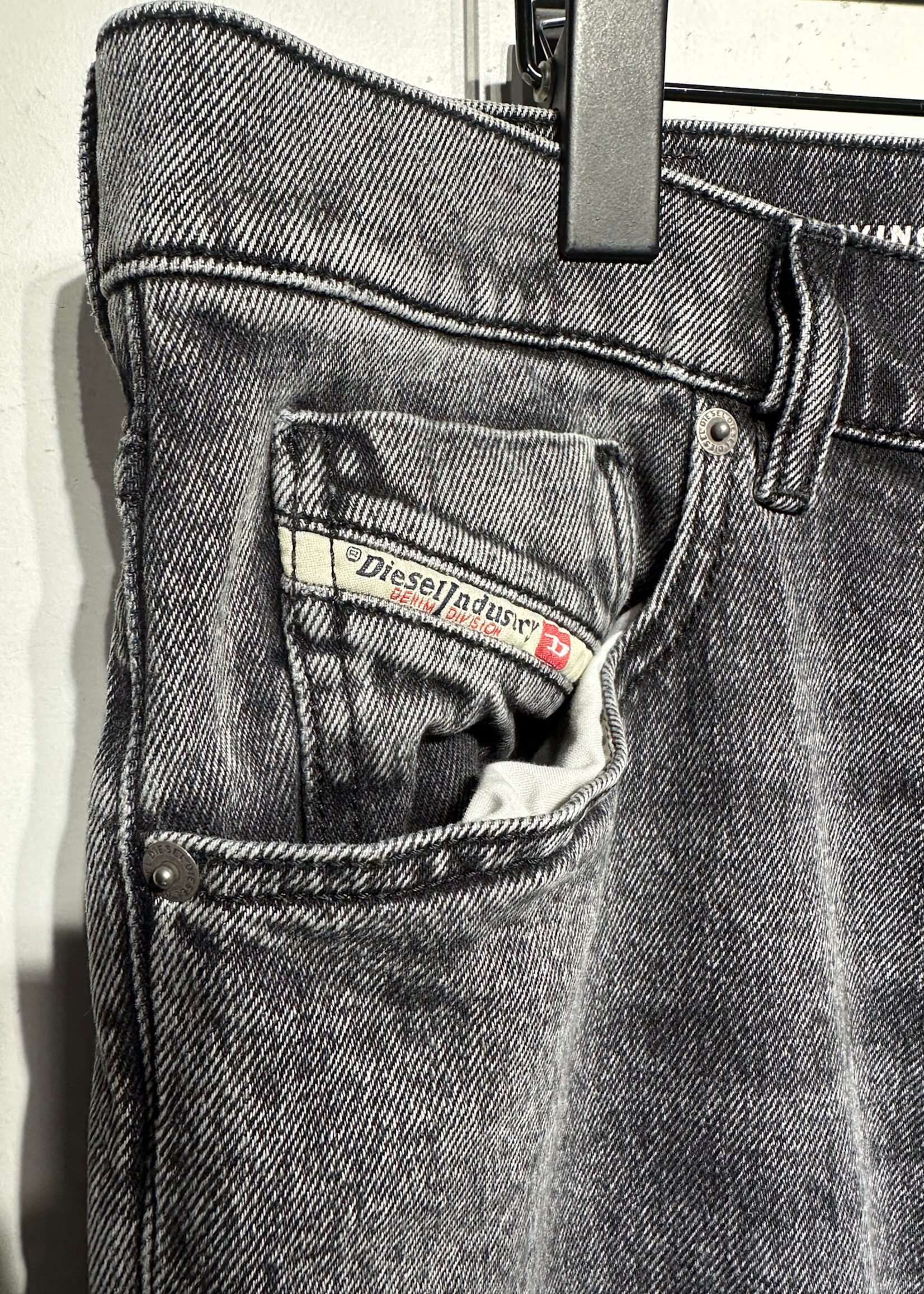 Diesel Grey Wash Knee Rip Jeans Masc 40