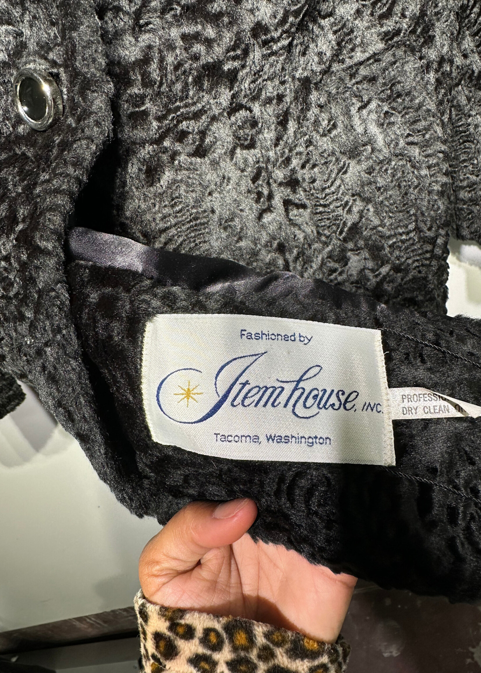 Item House Vintage Black Textured Overcoat Fem L