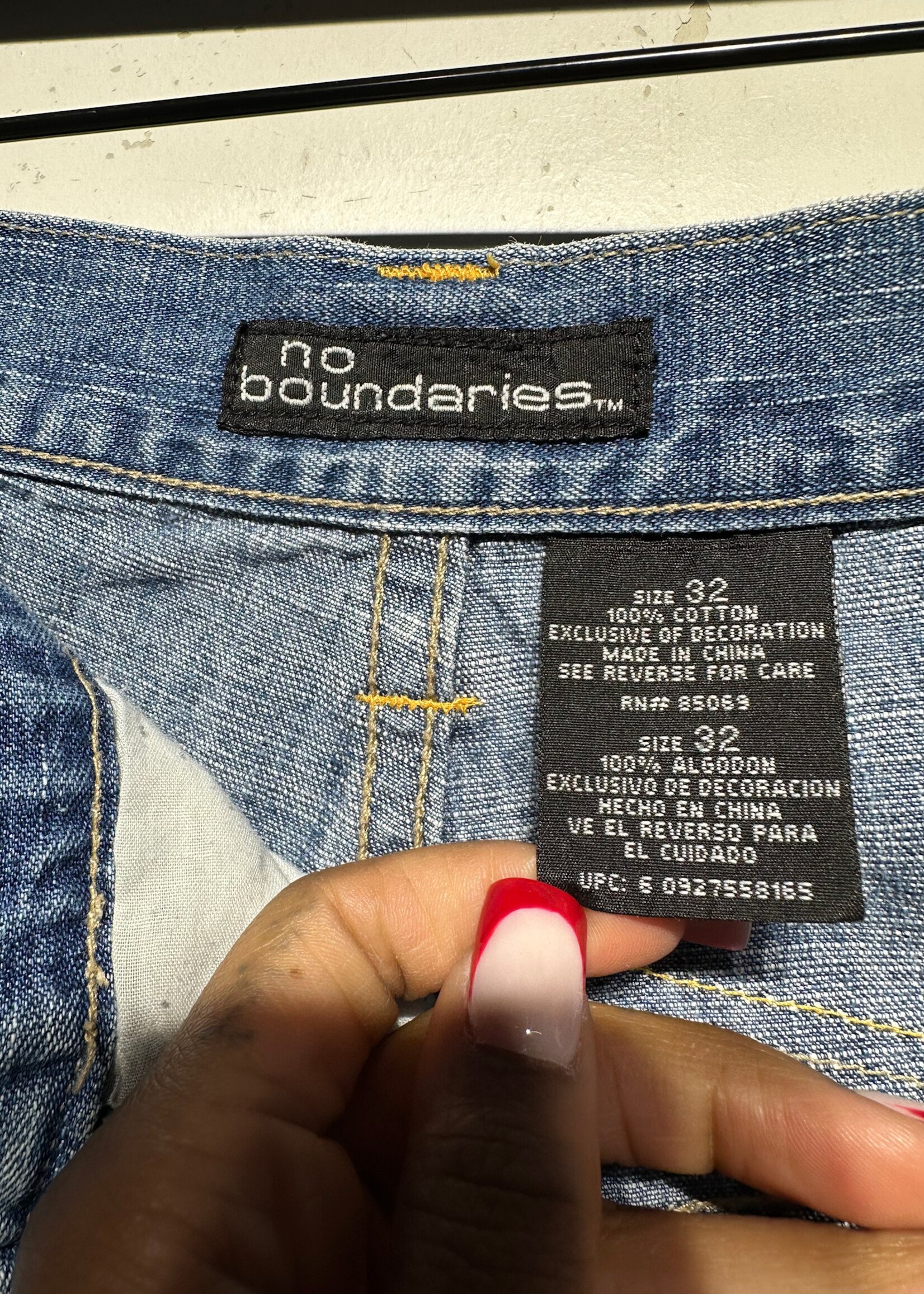 VINTAGE NOBO EMBROIDERED JORTS 32