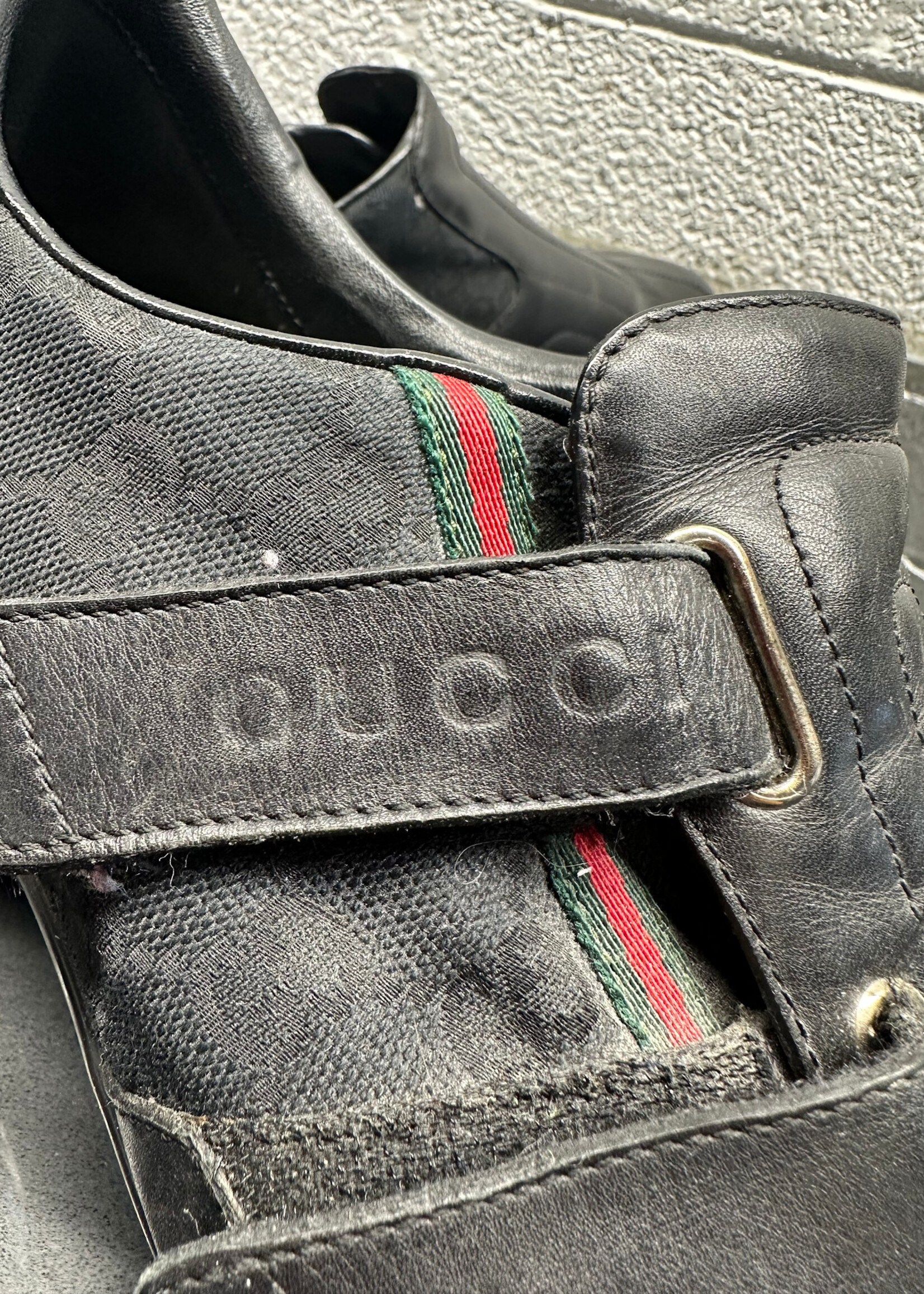 GUCCI LEATHER STRAP ON SNEAKERS 8.5