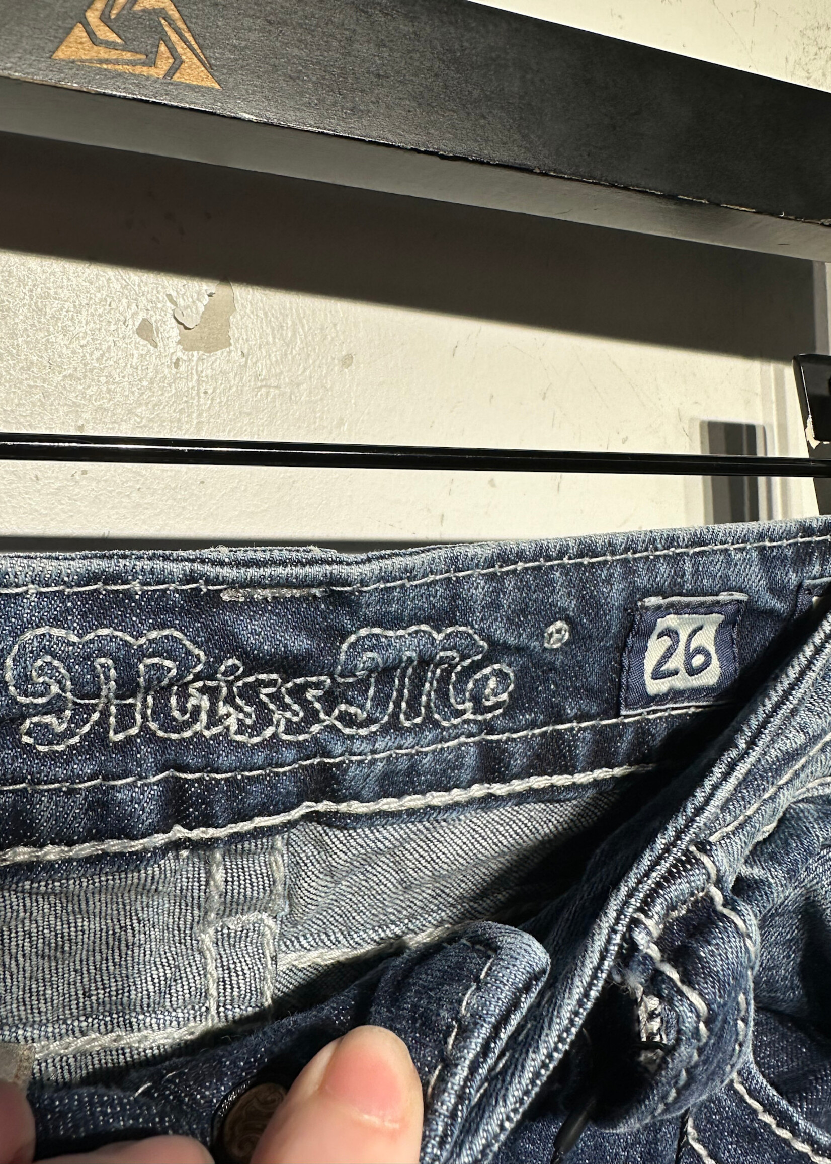 Miss Me Med Wash Slim Boot Wing Pocket Jeans Fem 26