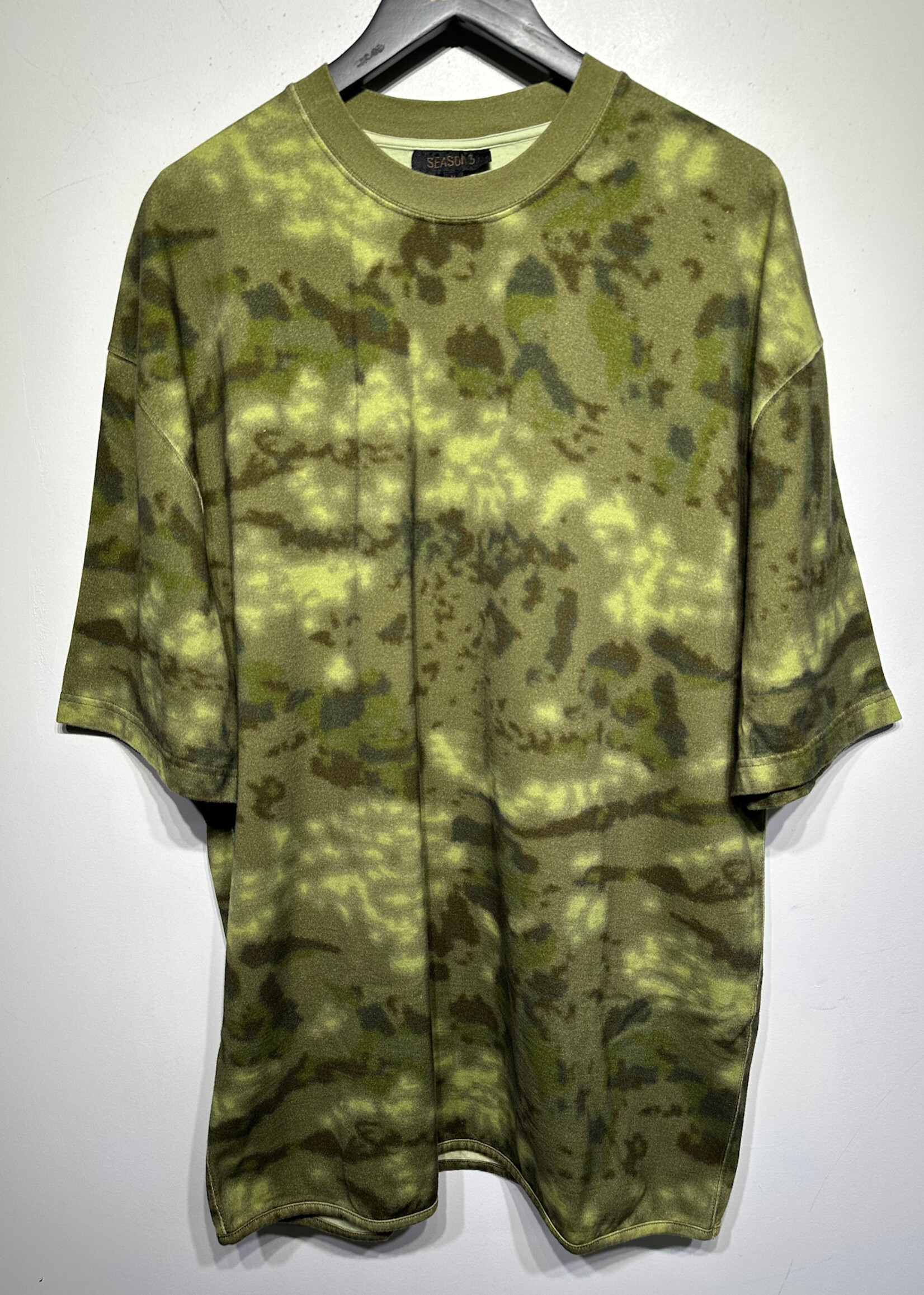 NWT YEEZY SEASON 3 CAMO TEE M (FITS XXL)
